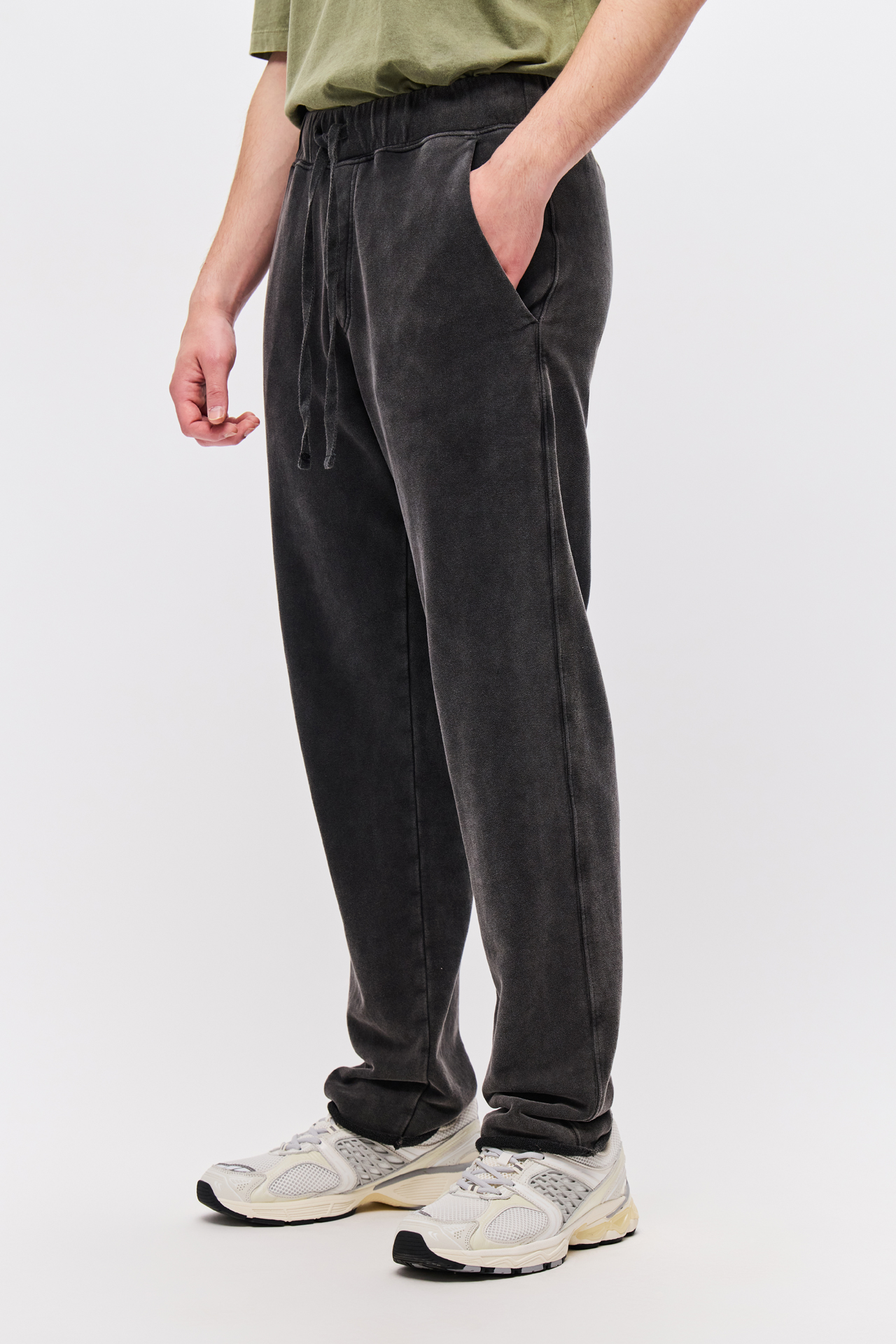 THE RAW EDGES SWEATPANT