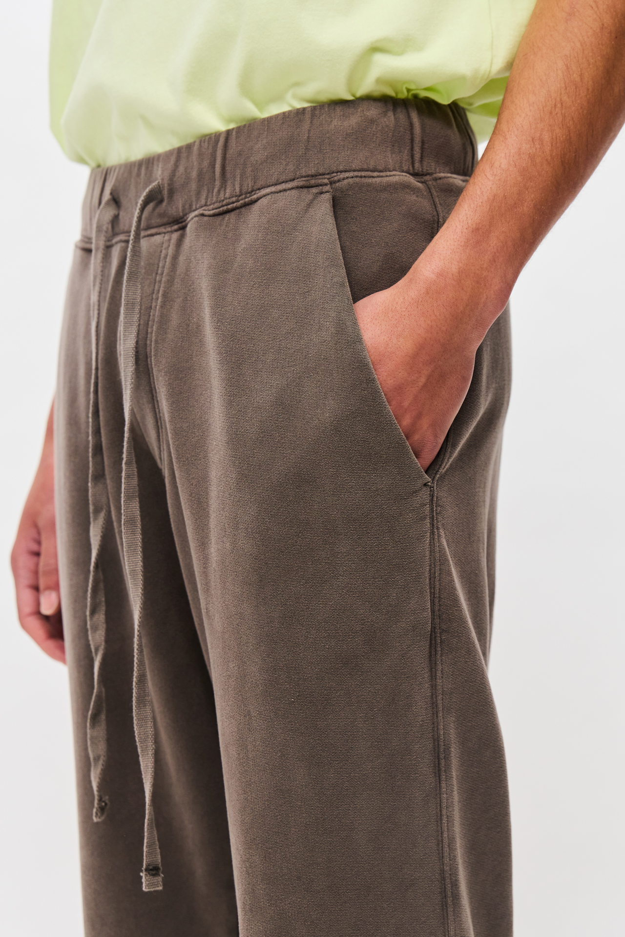 THE RAW EDGES SWEATPANT