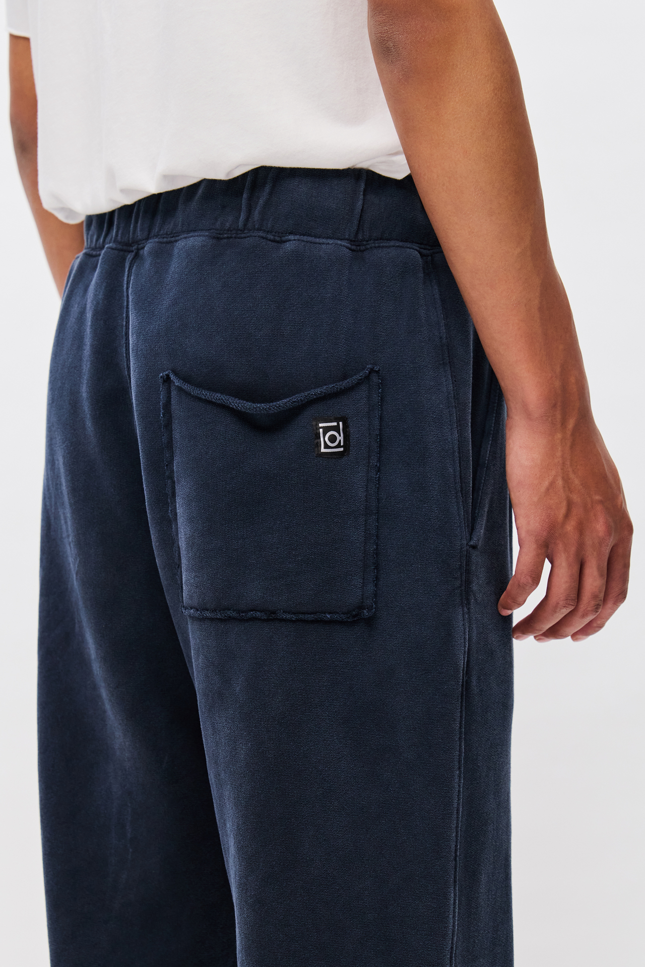 THE RAW EDGES SWEATPANT