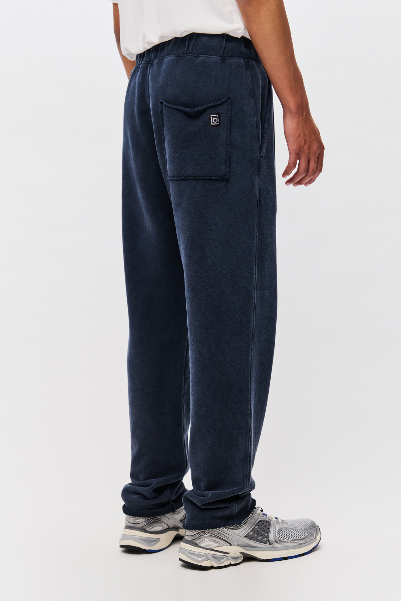 THE RAW EDGES SWEATPANT