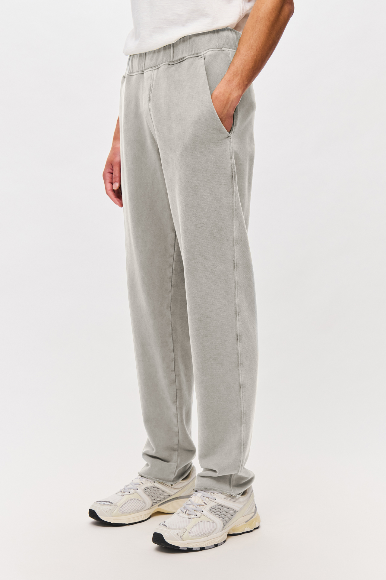 THE RAW EDGES SWEATPANT
