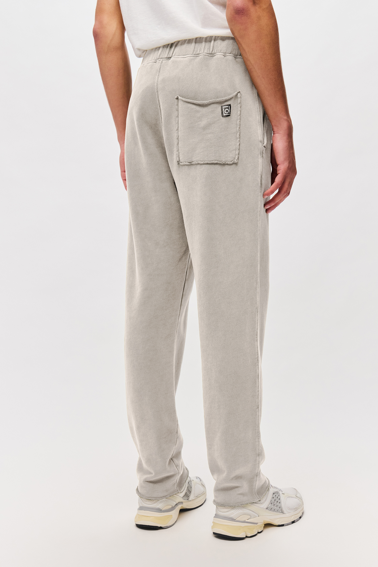 THE RAW EDGES SWEATPANT