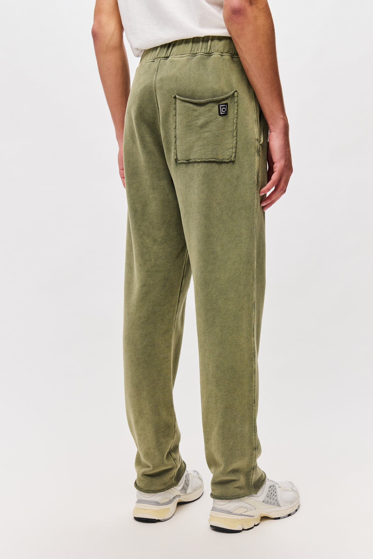 THE RAW EDGES SWEATPANT