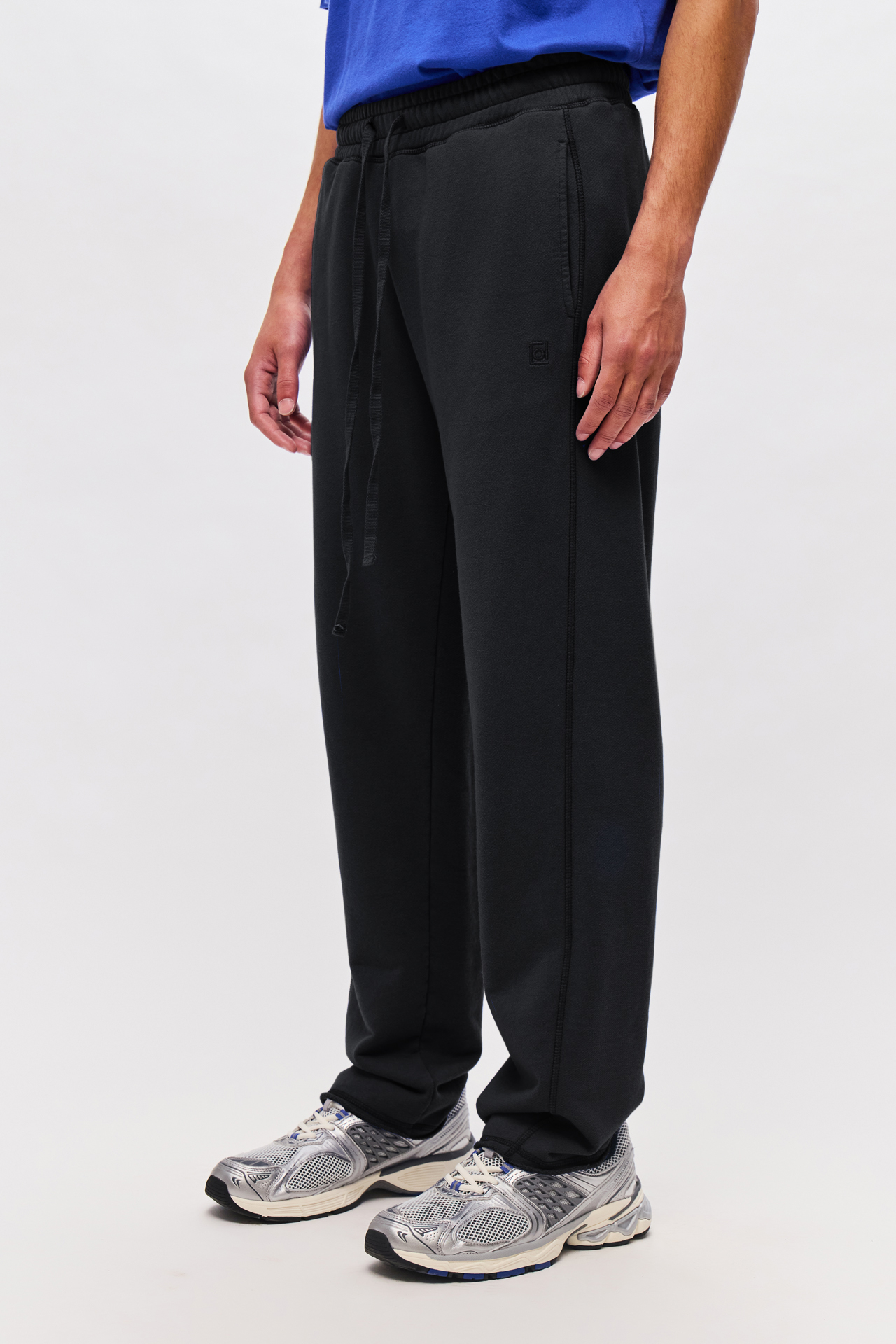 RELAXED SWEATPANTS WITH RAW EDGE HEM