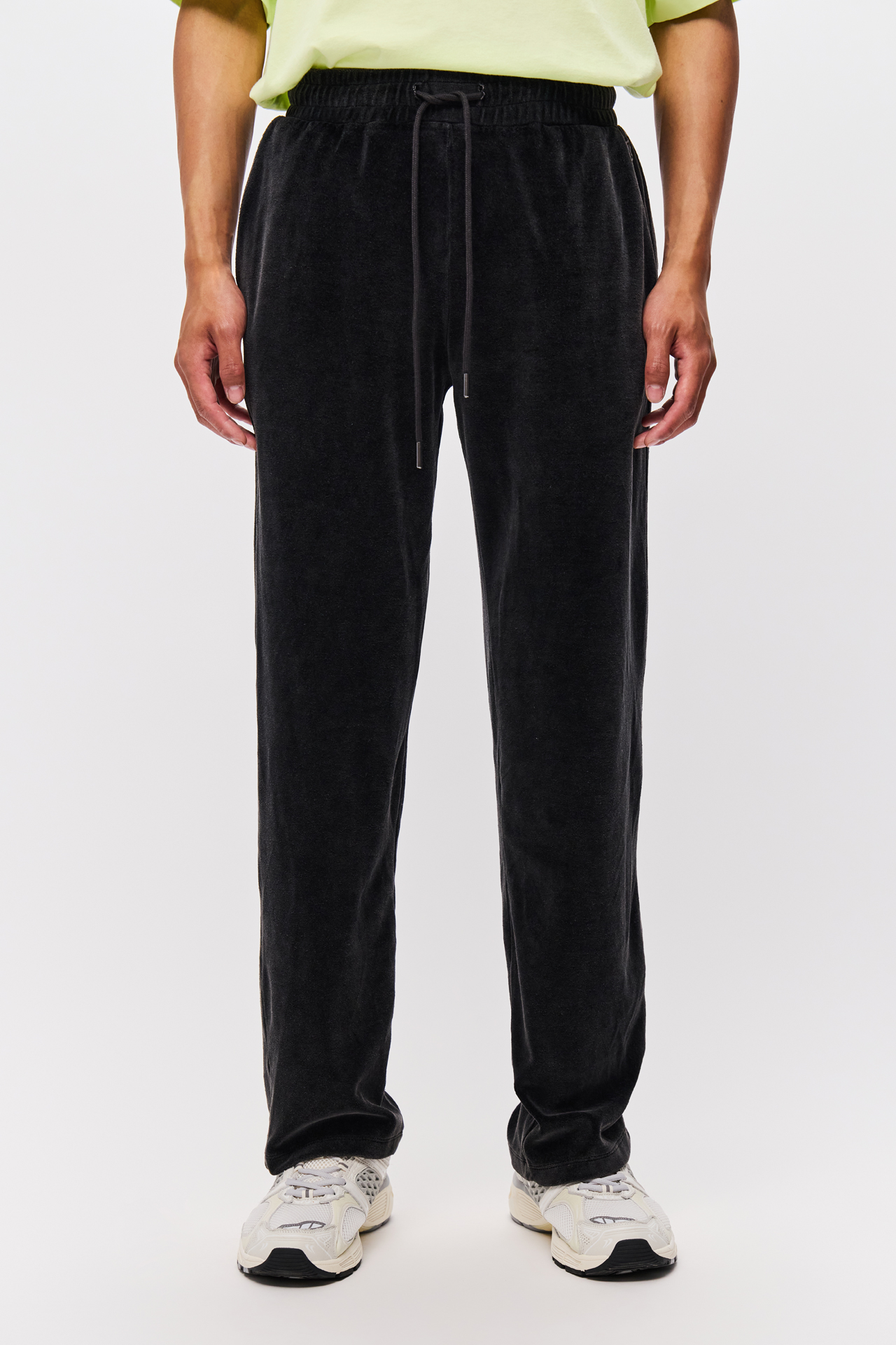 RELAXED VELVET SWEATPANTS