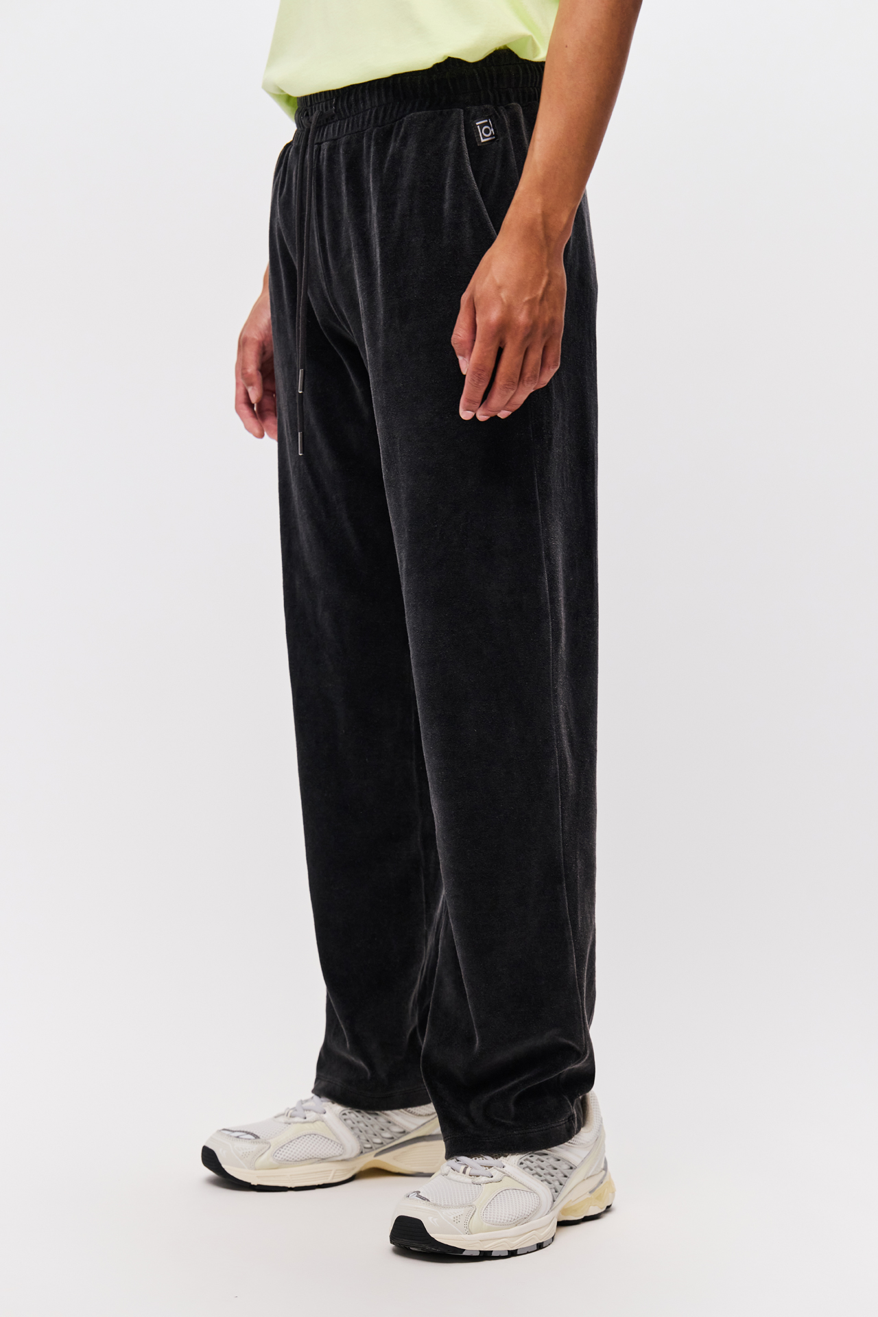 RELAXED VELVET SWEATPANTS