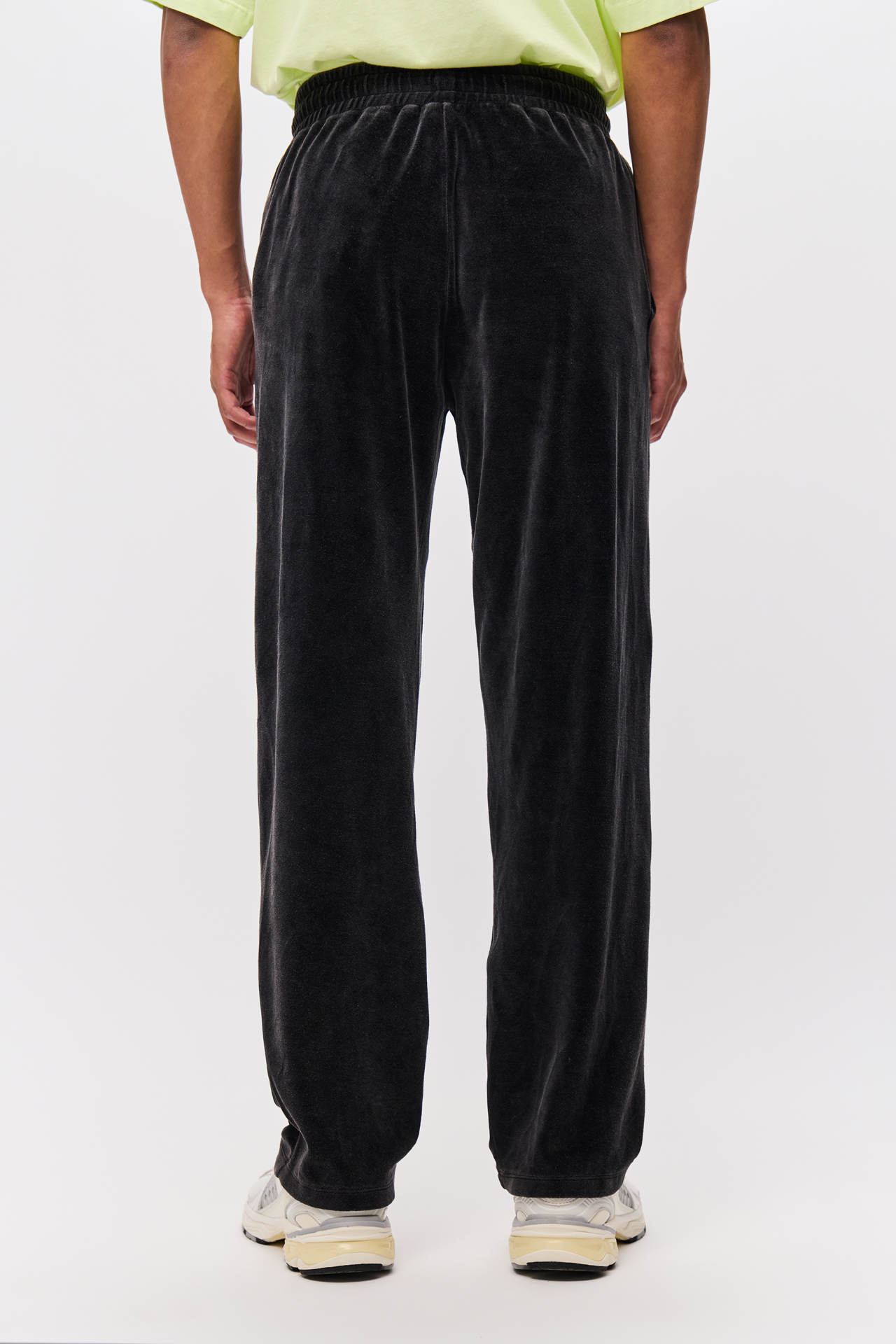 RELAXED VELVET SWEATPANTS