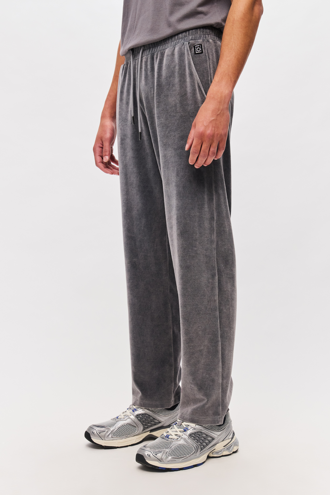 RELAXED VELVET SWEATPANTS