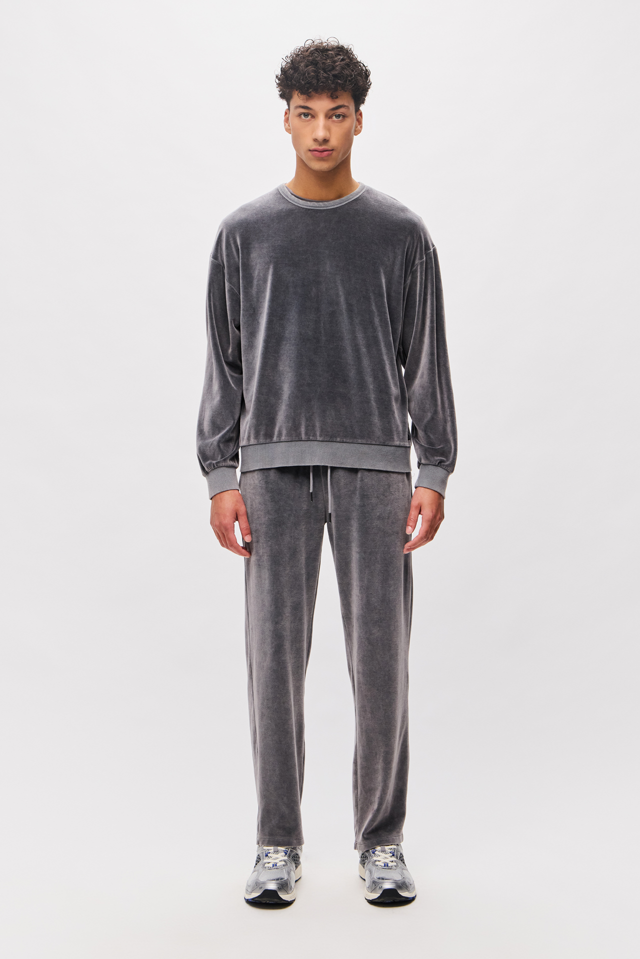 RELAXED VELVET SWEATPANTS