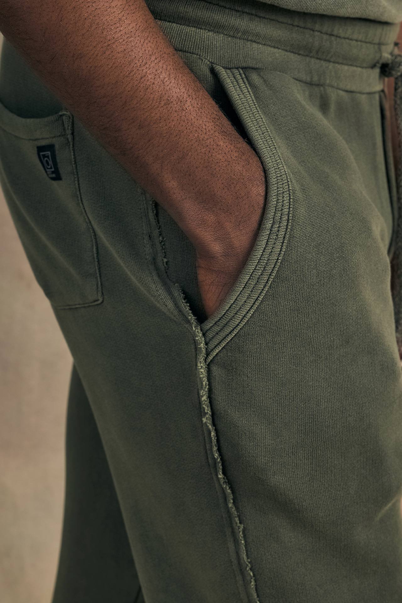 ACID LOOSE KNIT RAW-CUT JOGGER