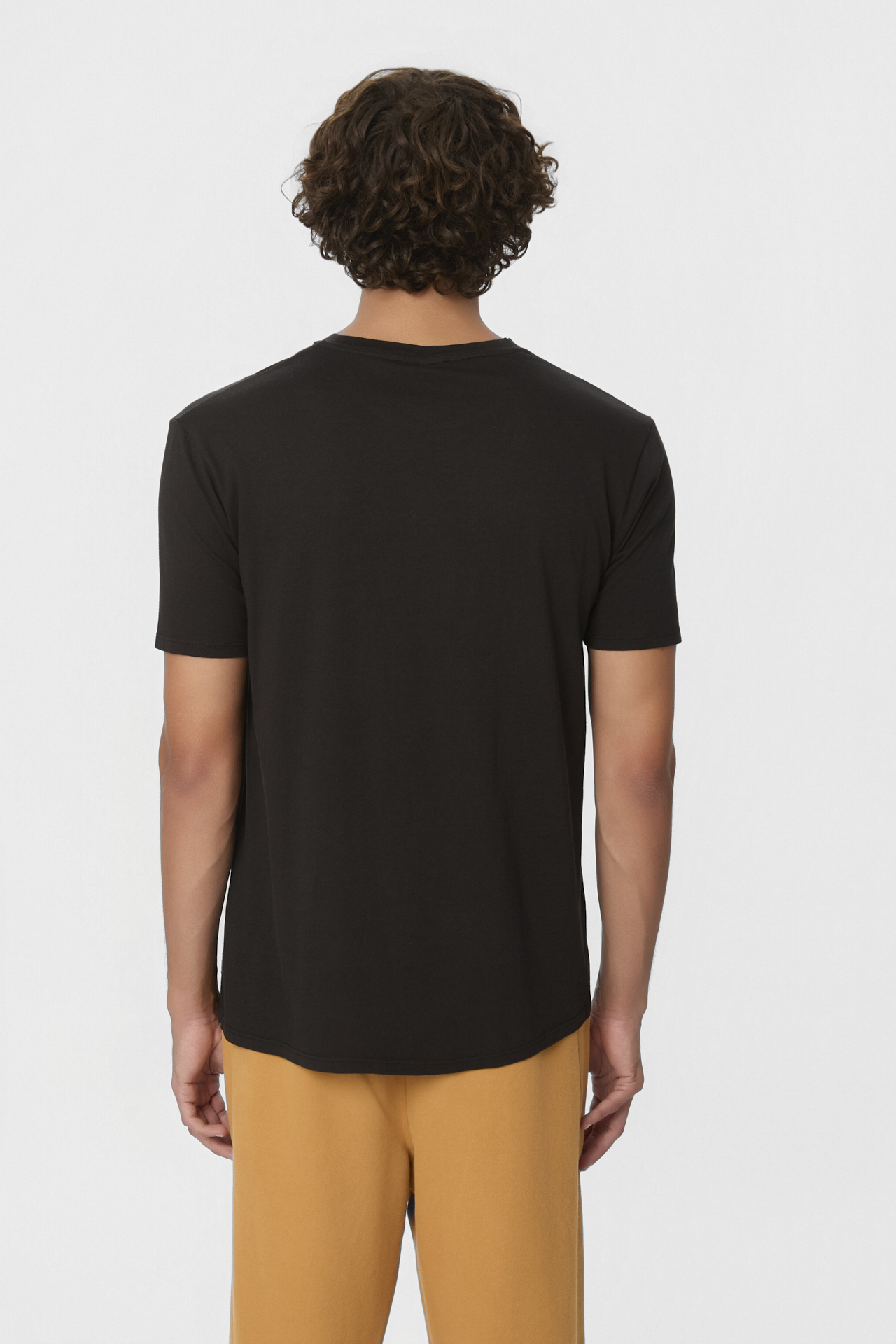 RELAXED ROUNDNECK T-SHIRT