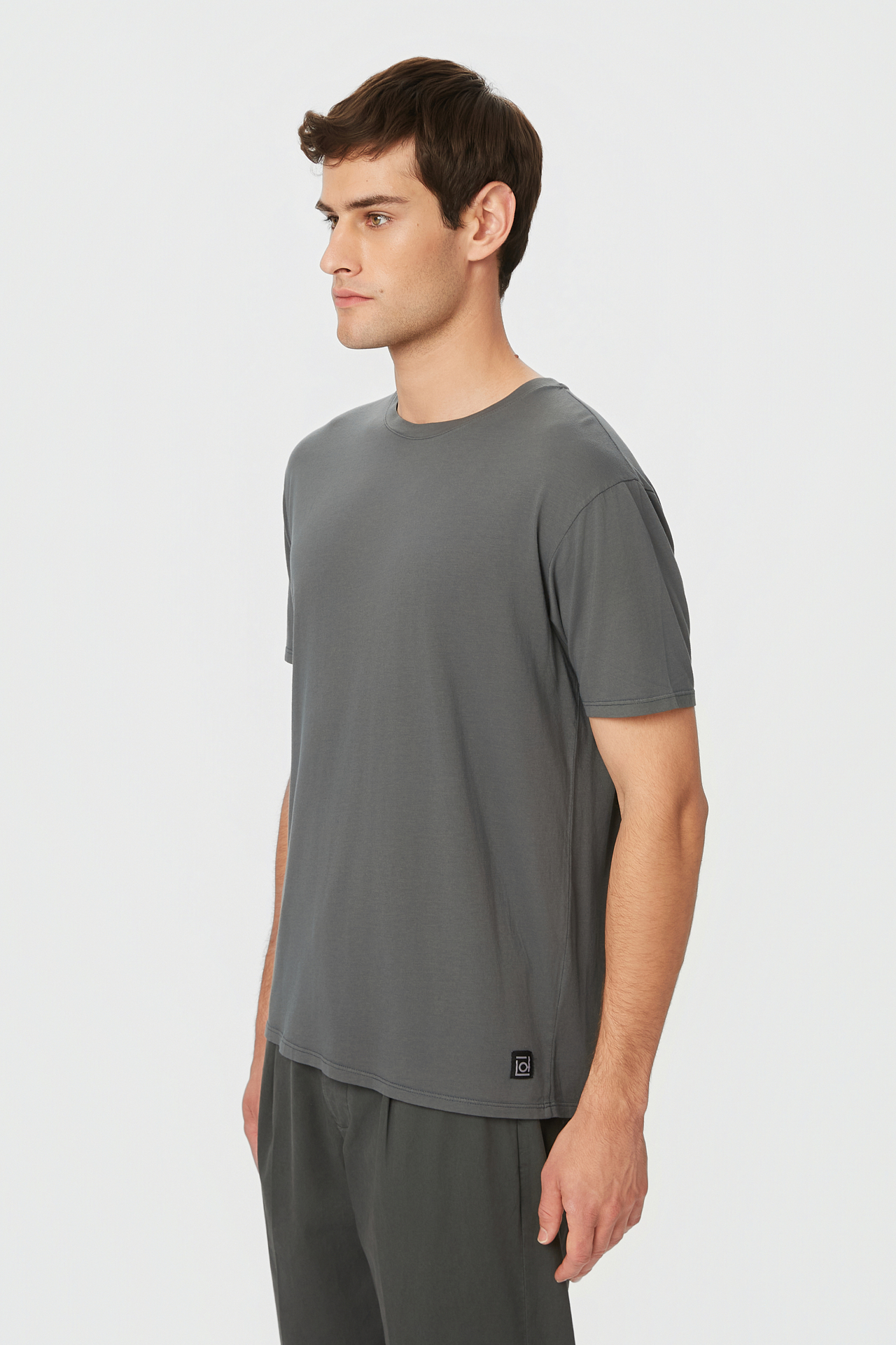 RELAXED ROUNDNECK T-SHIRT