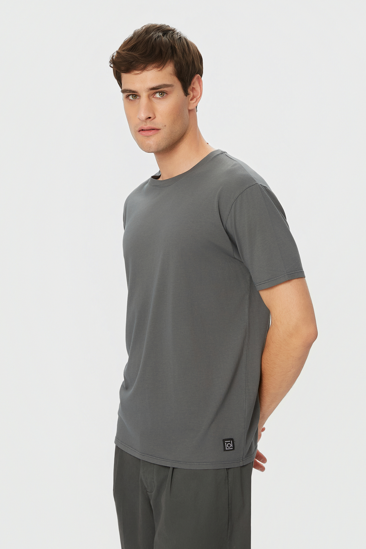 RELAXED ROUNDNECK T-SHIRT