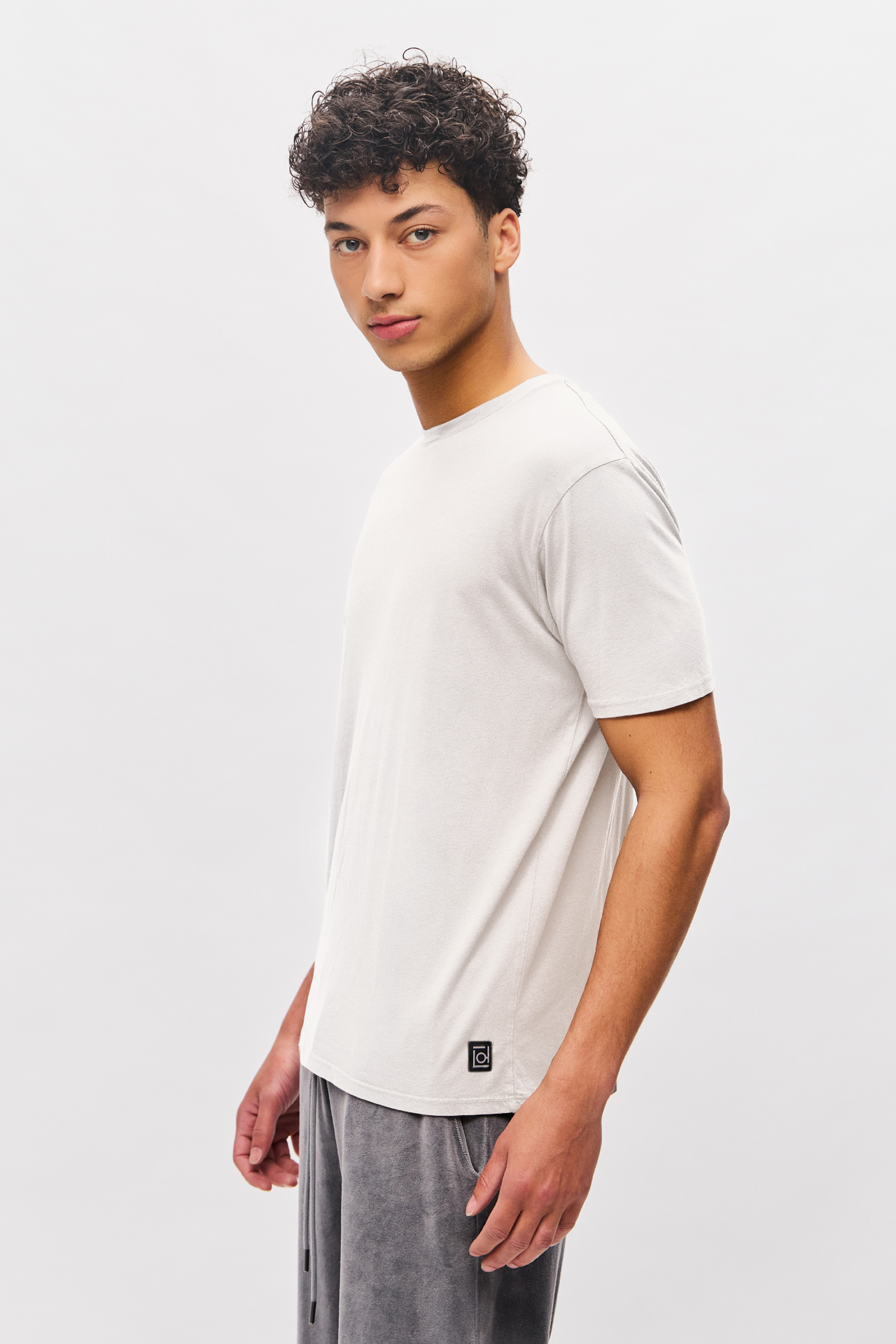 RELAXED ROUNDNECK T-SHIRT