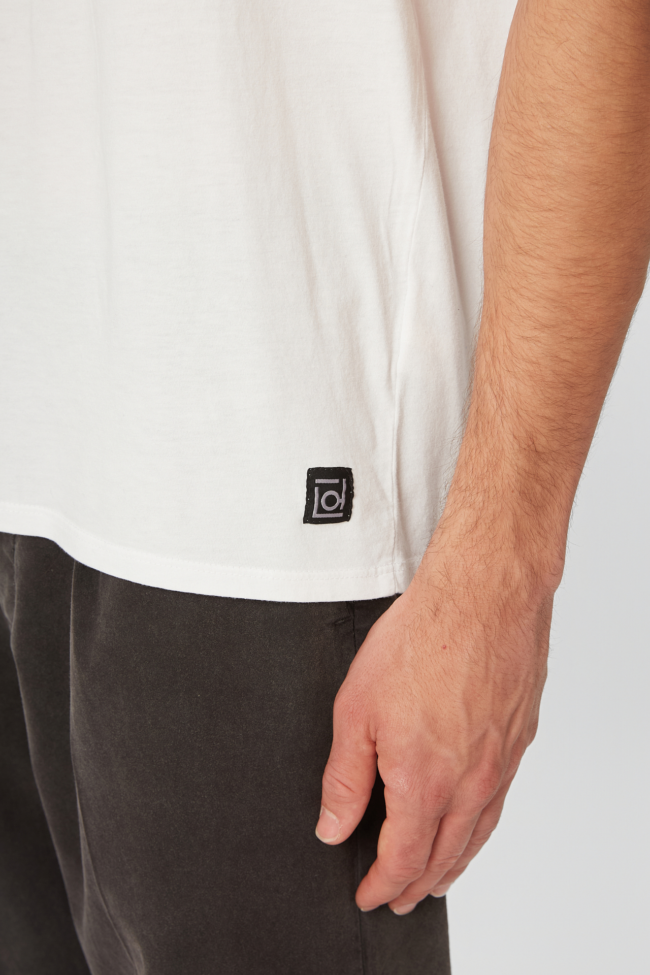 RELAXED ROUNDNECK T-SHIRT