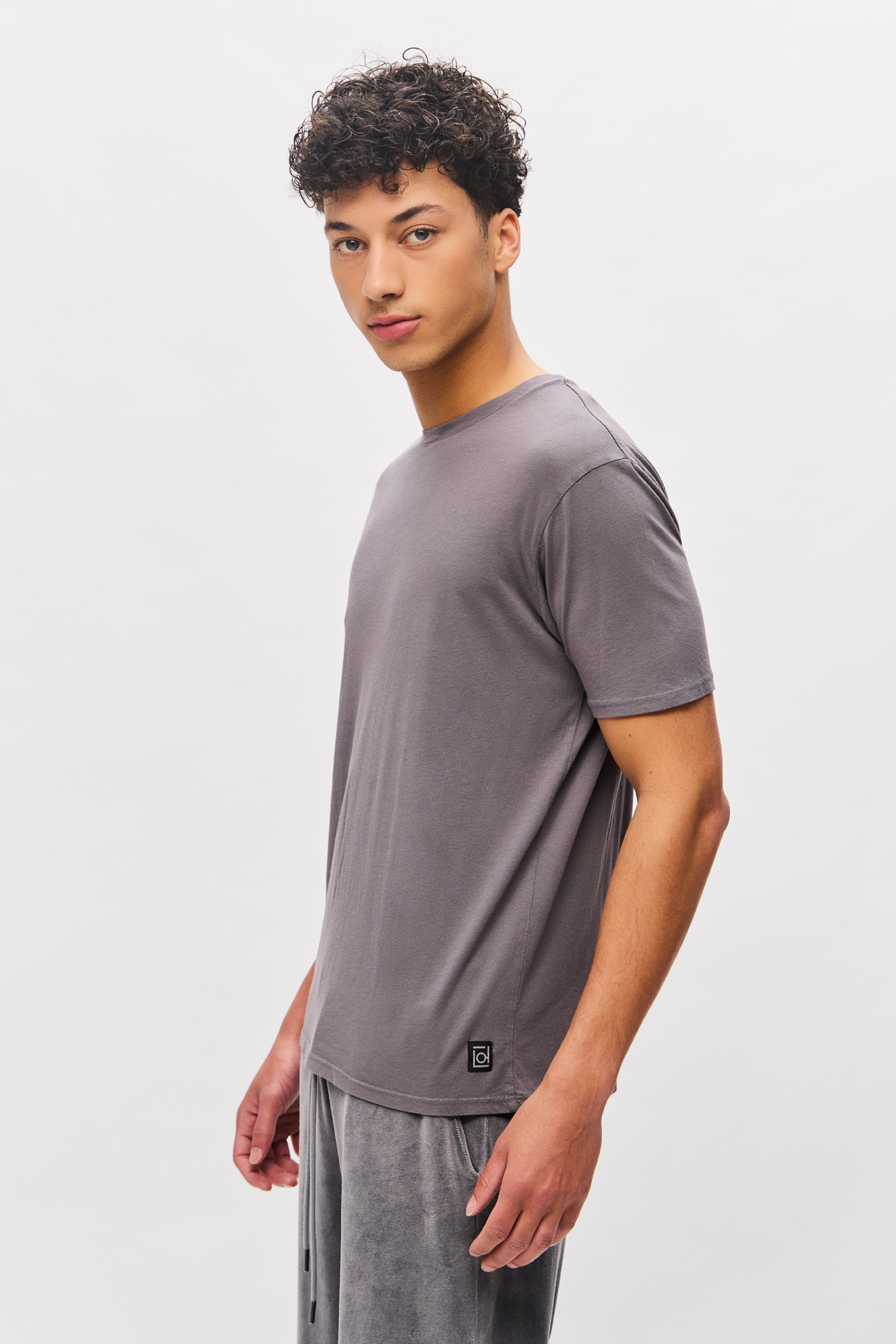 RELAXED ROUNDNECK T-SHIRT
