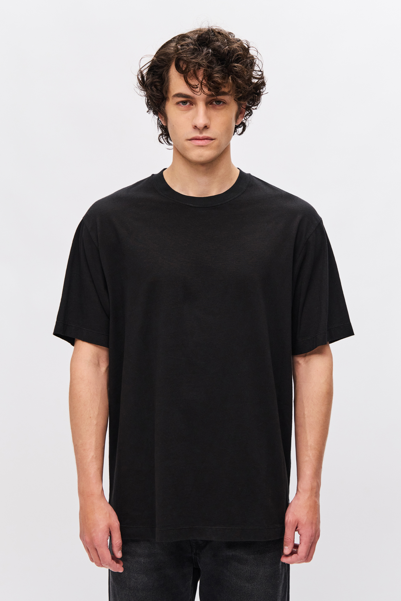 OVERSIZED ROUNDNECK T-SHIRT