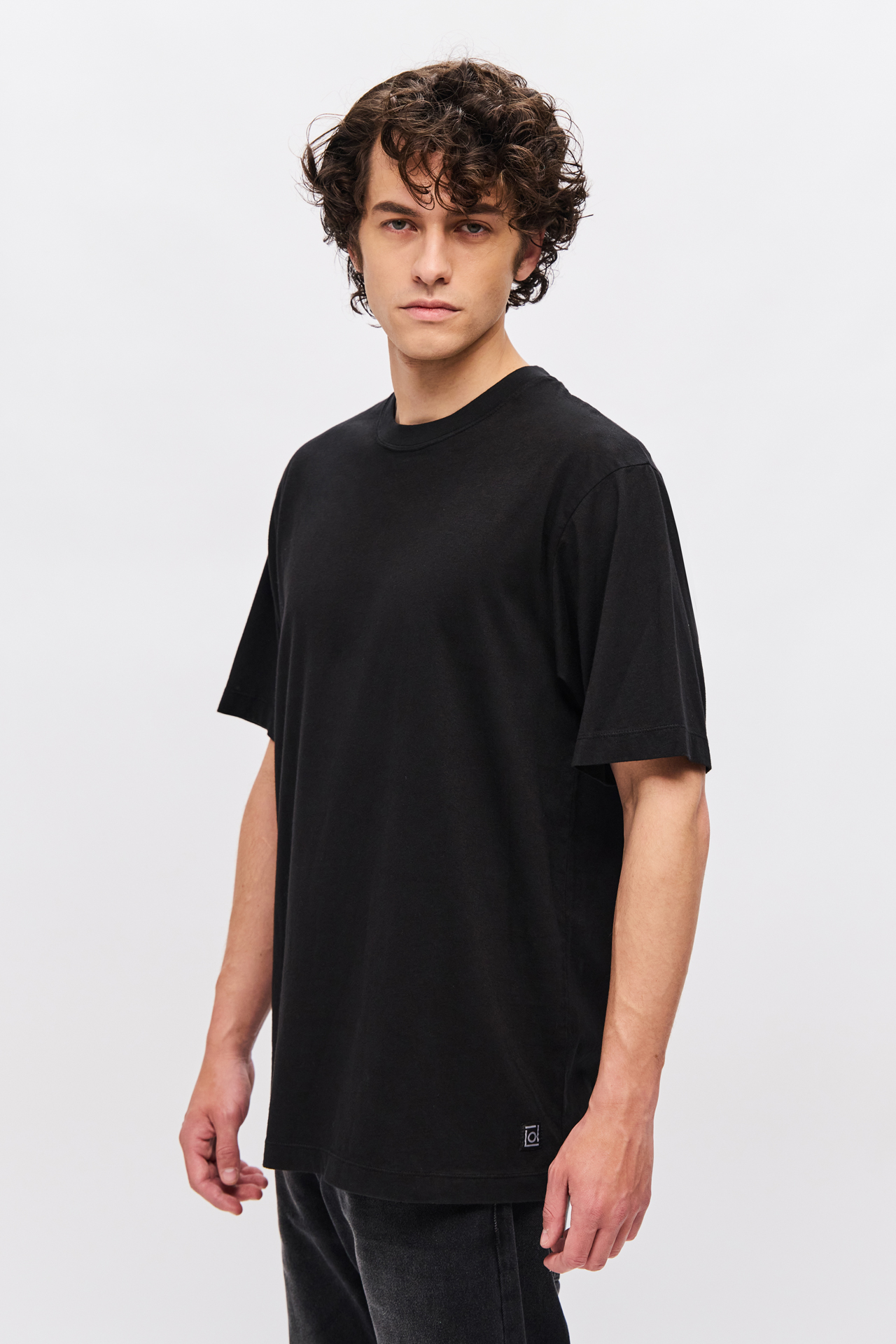 OVERSIZED ROUNDNECK T-SHIRT