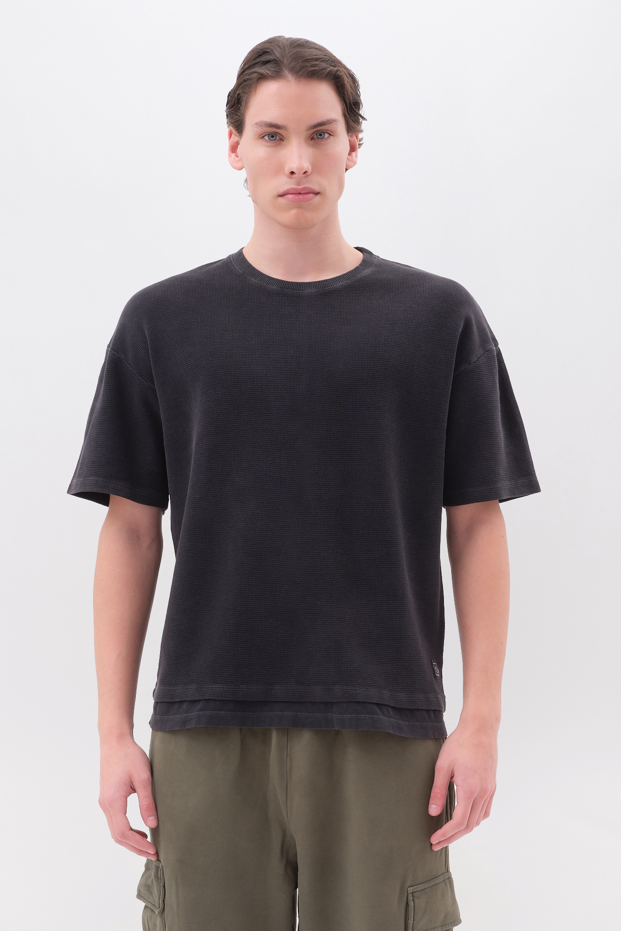 Contrast Detailed T-shirt