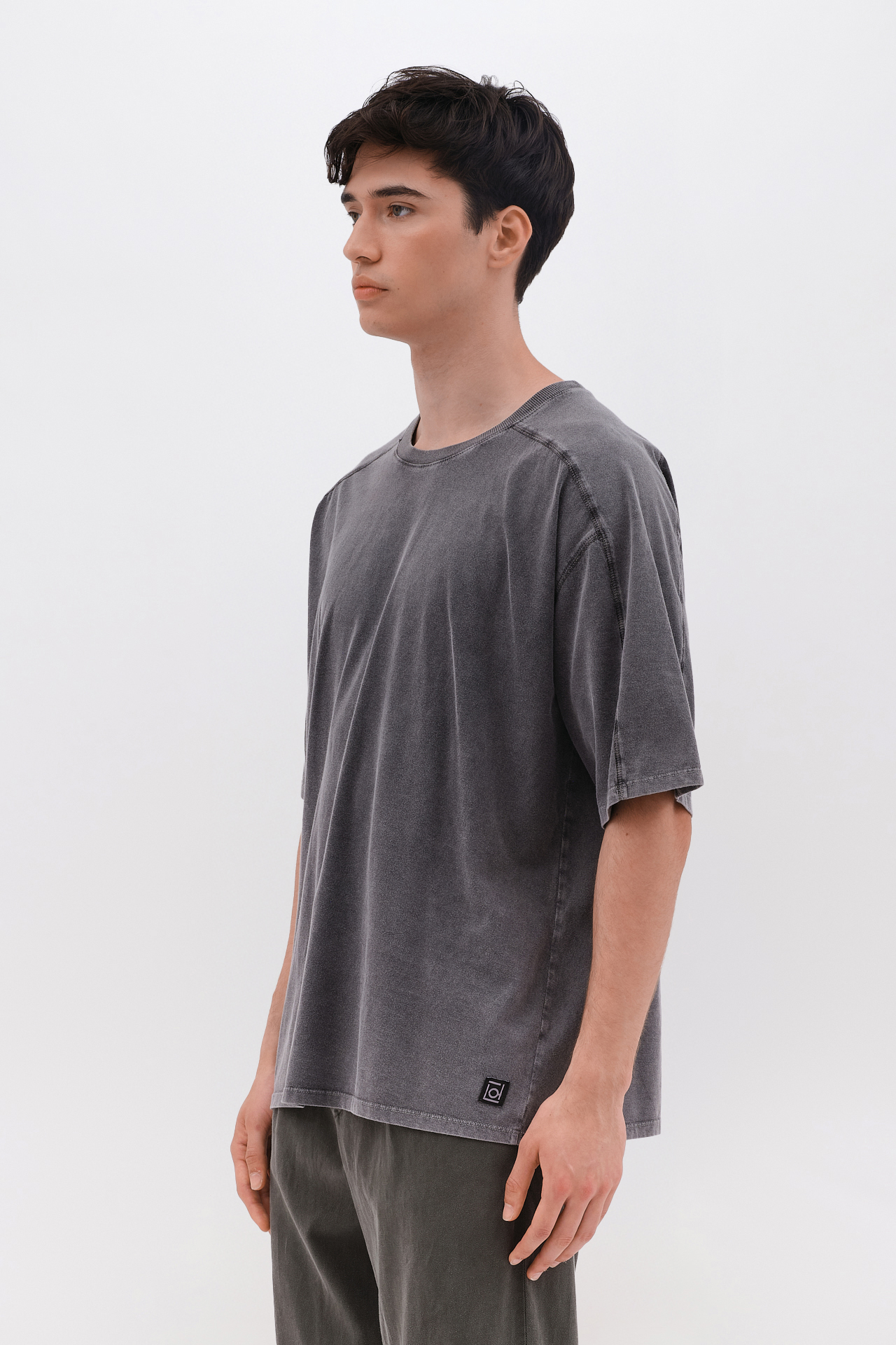 OVERSIZED T-SHIRT WITH DETAILS