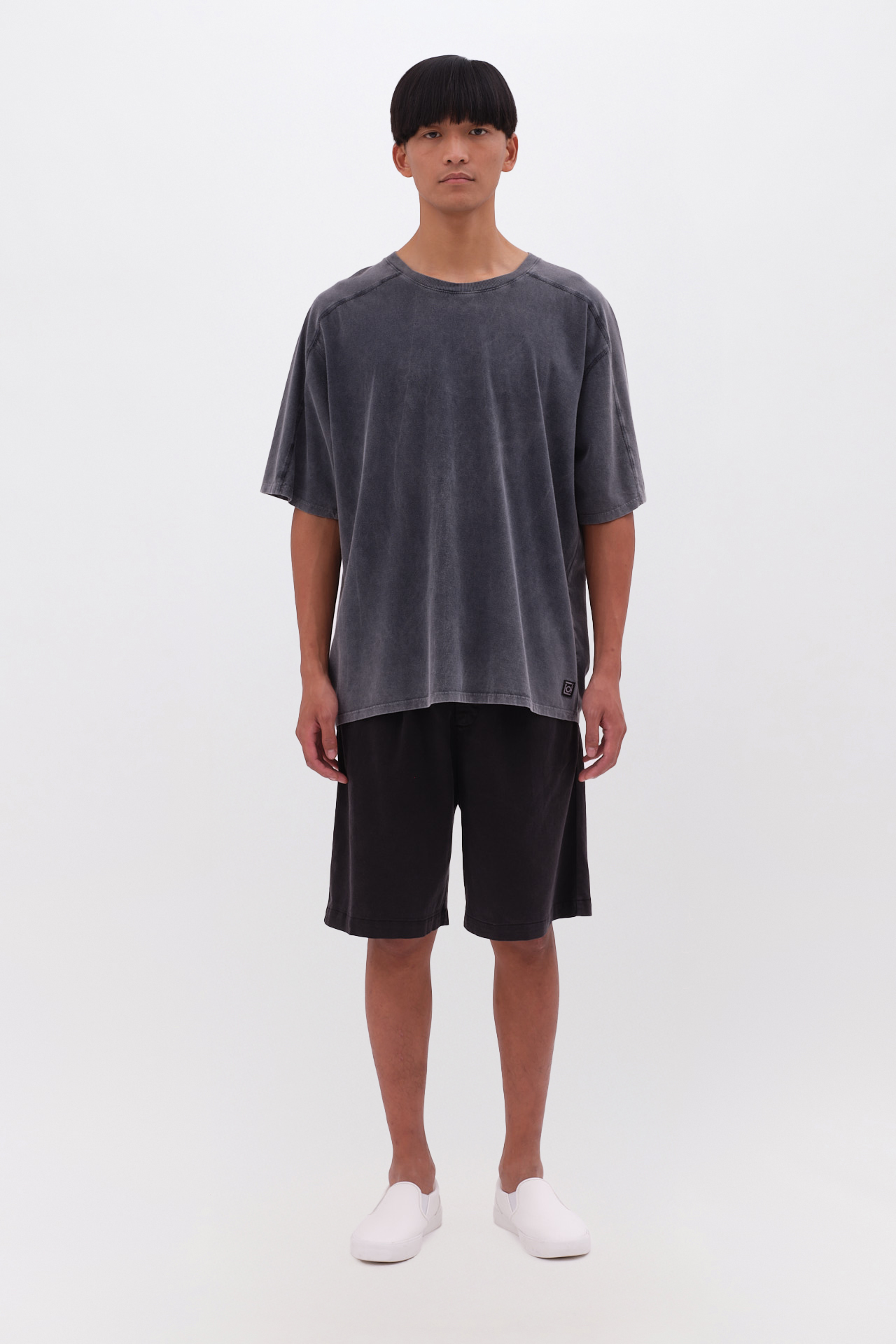 OVERSIZED T-SHIRT WITH DETAILS