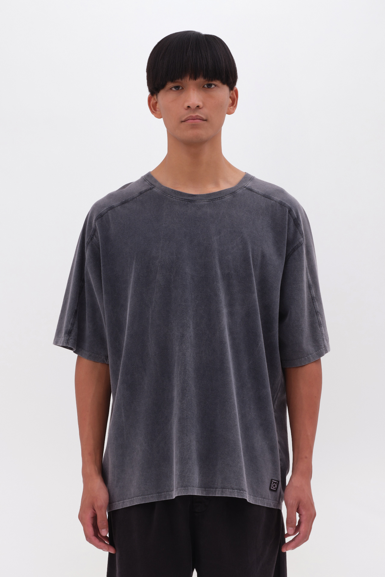 OVERSIZED T-SHIRT WITH DETAILS