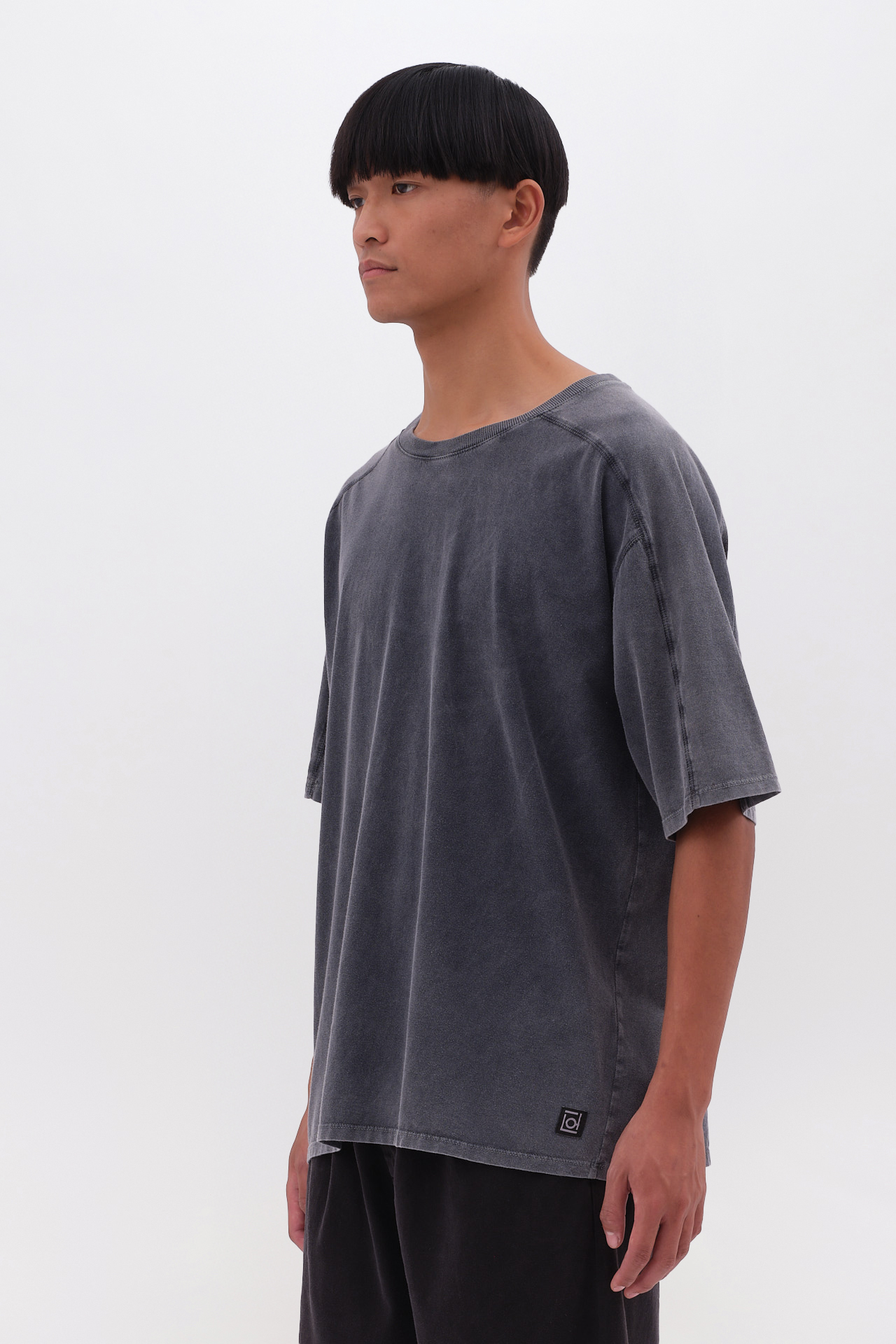 OVERSIZED T-SHIRT WITH DETAILS