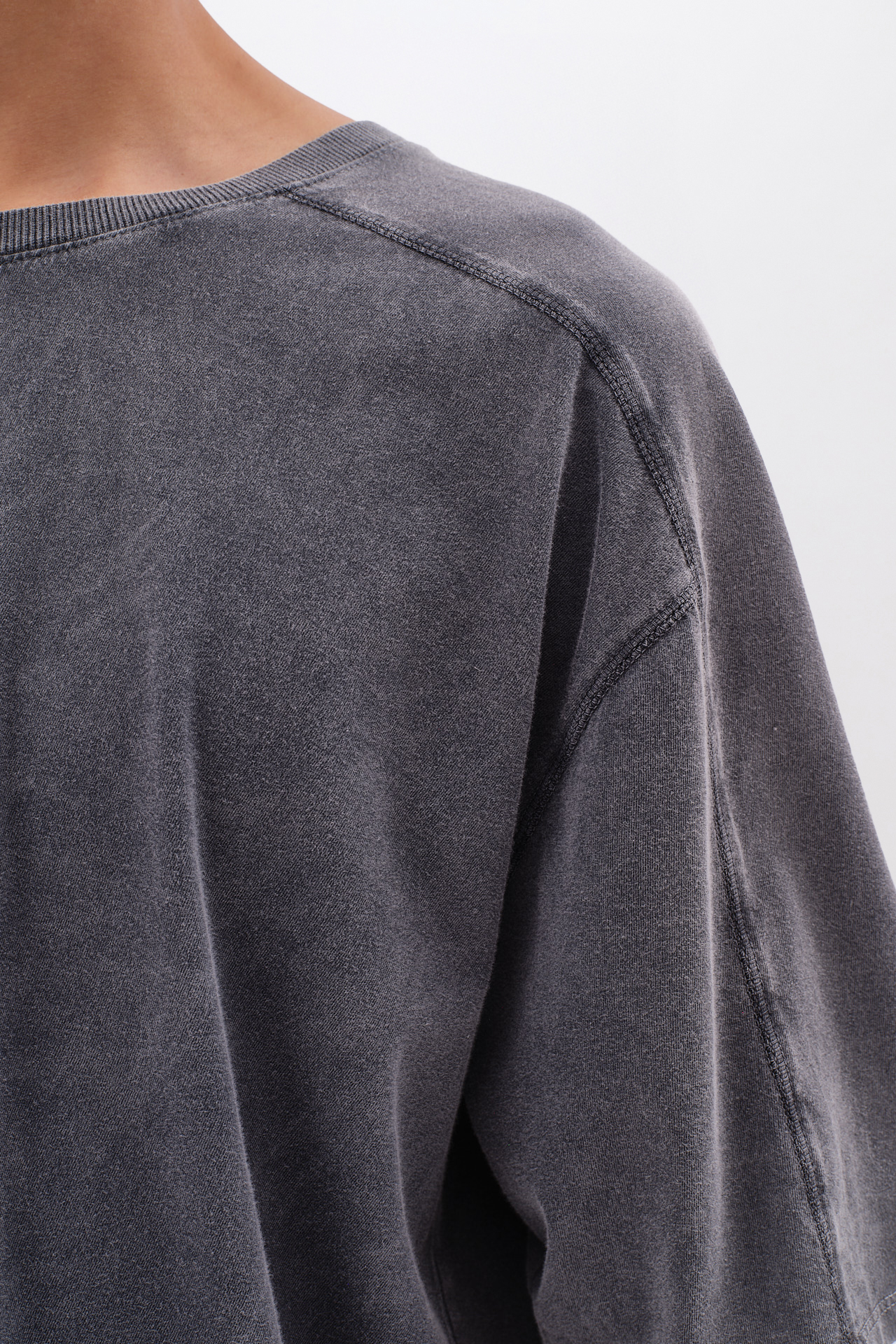 OVERSIZED T-SHIRT WITH DETAILS