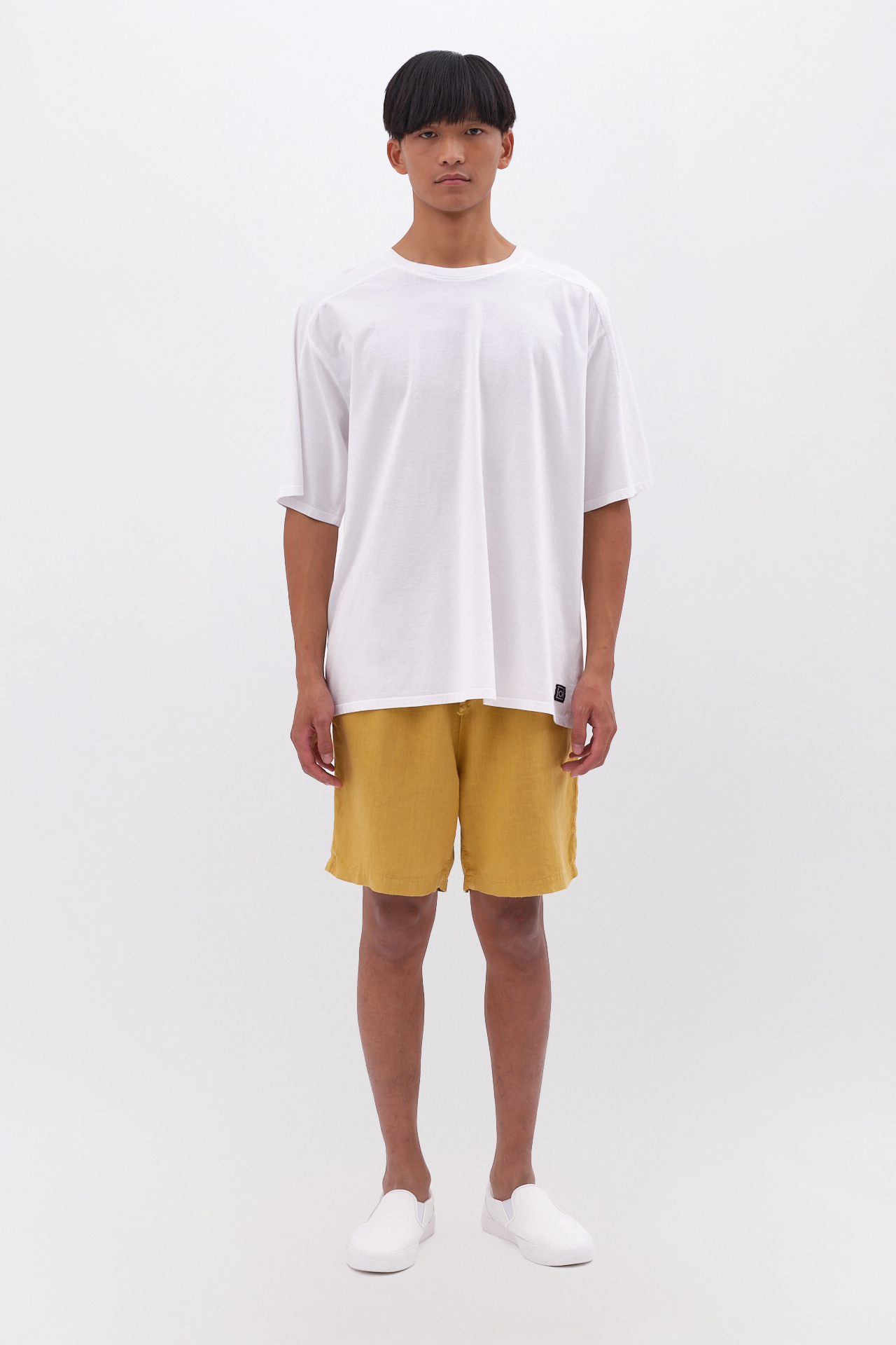 OVERSIZED T-SHIRT WITH DETAILS