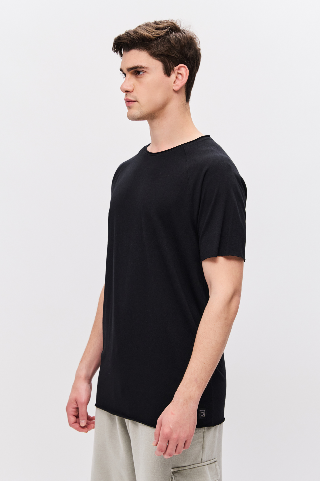 THE RAW EDGE RAGLAN T-SHIRT