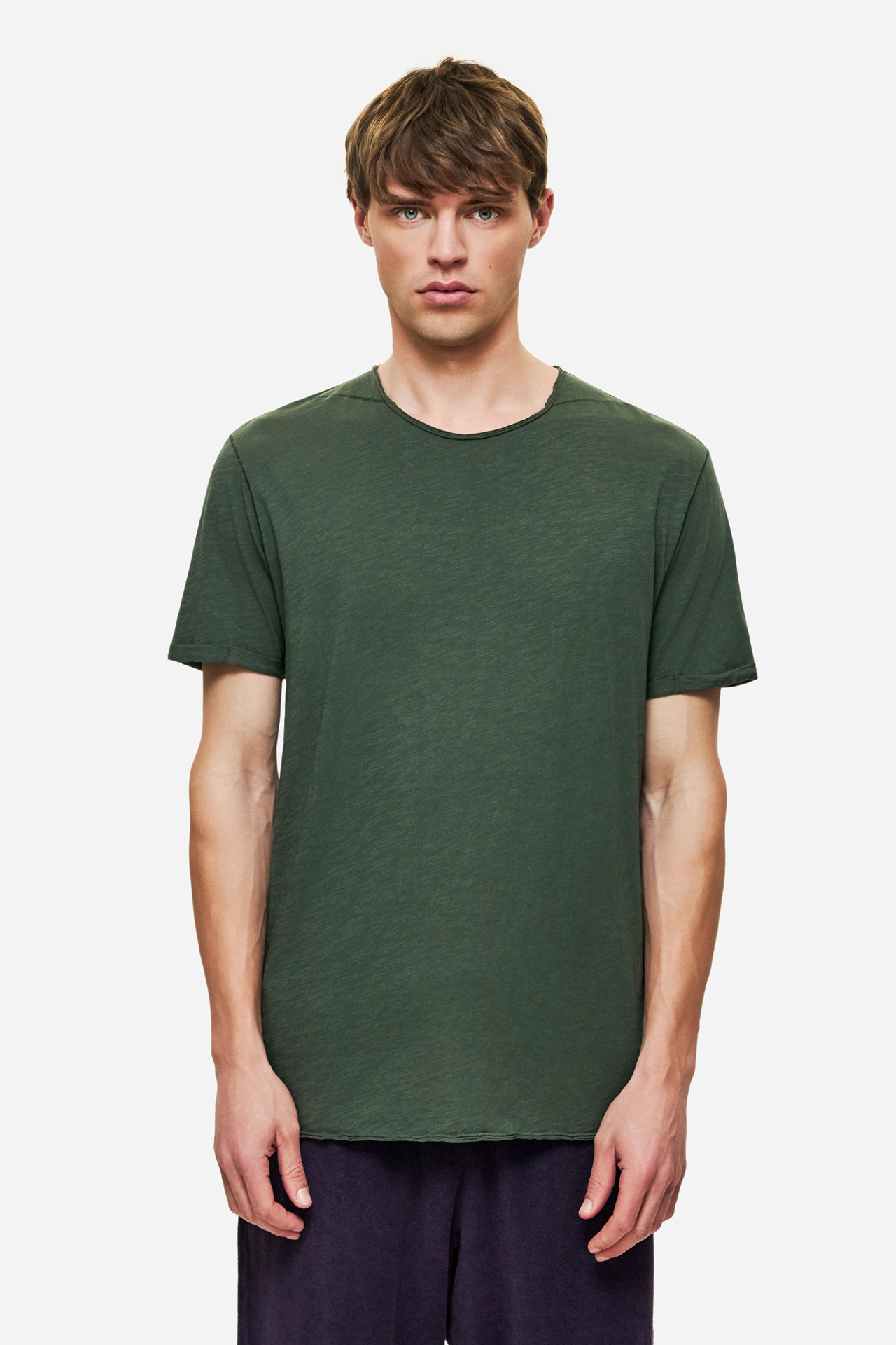 THE ROUNDNECK DETAILED T-SHIRT