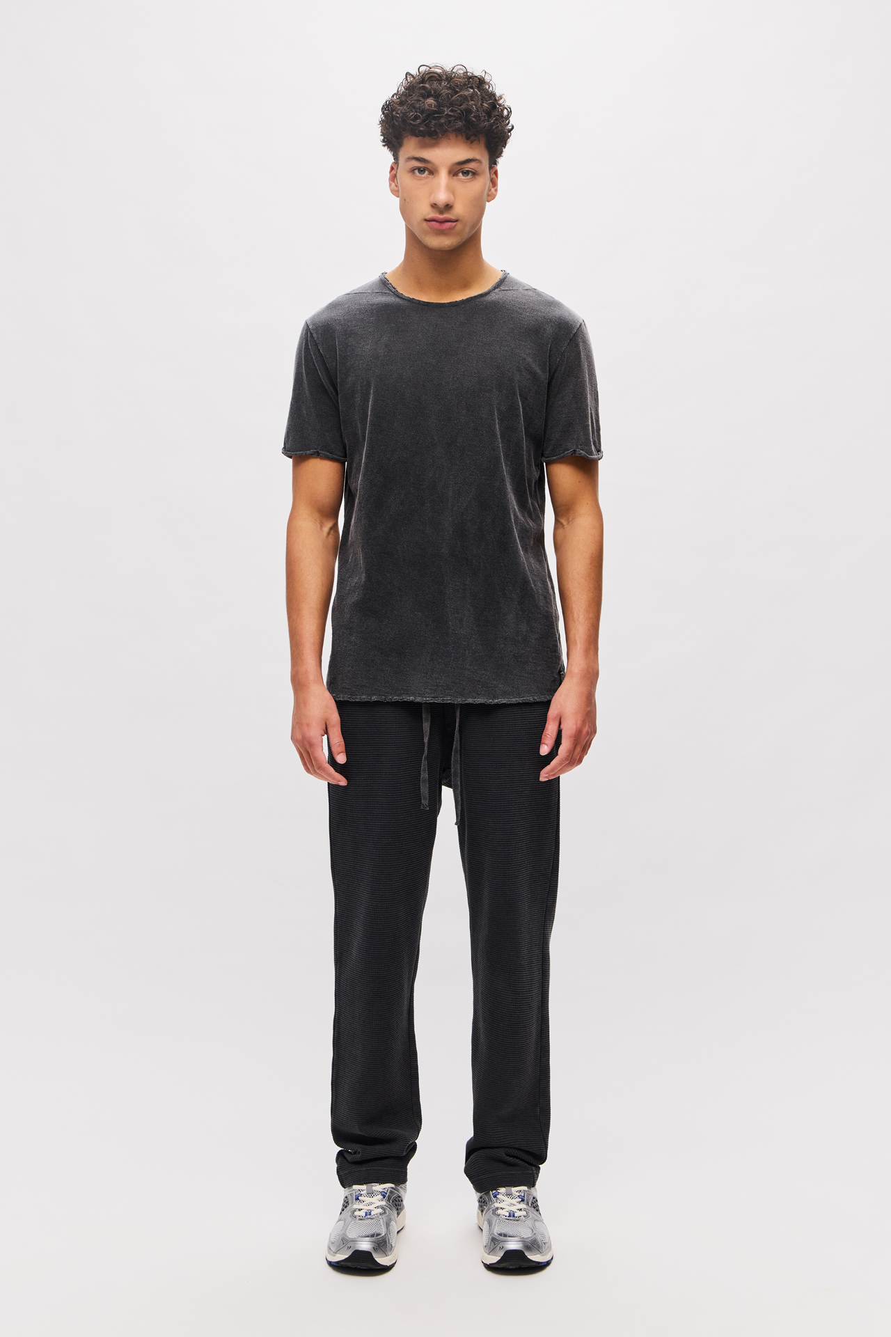 THE ROUNDNECK DETAILED T-SHIRT