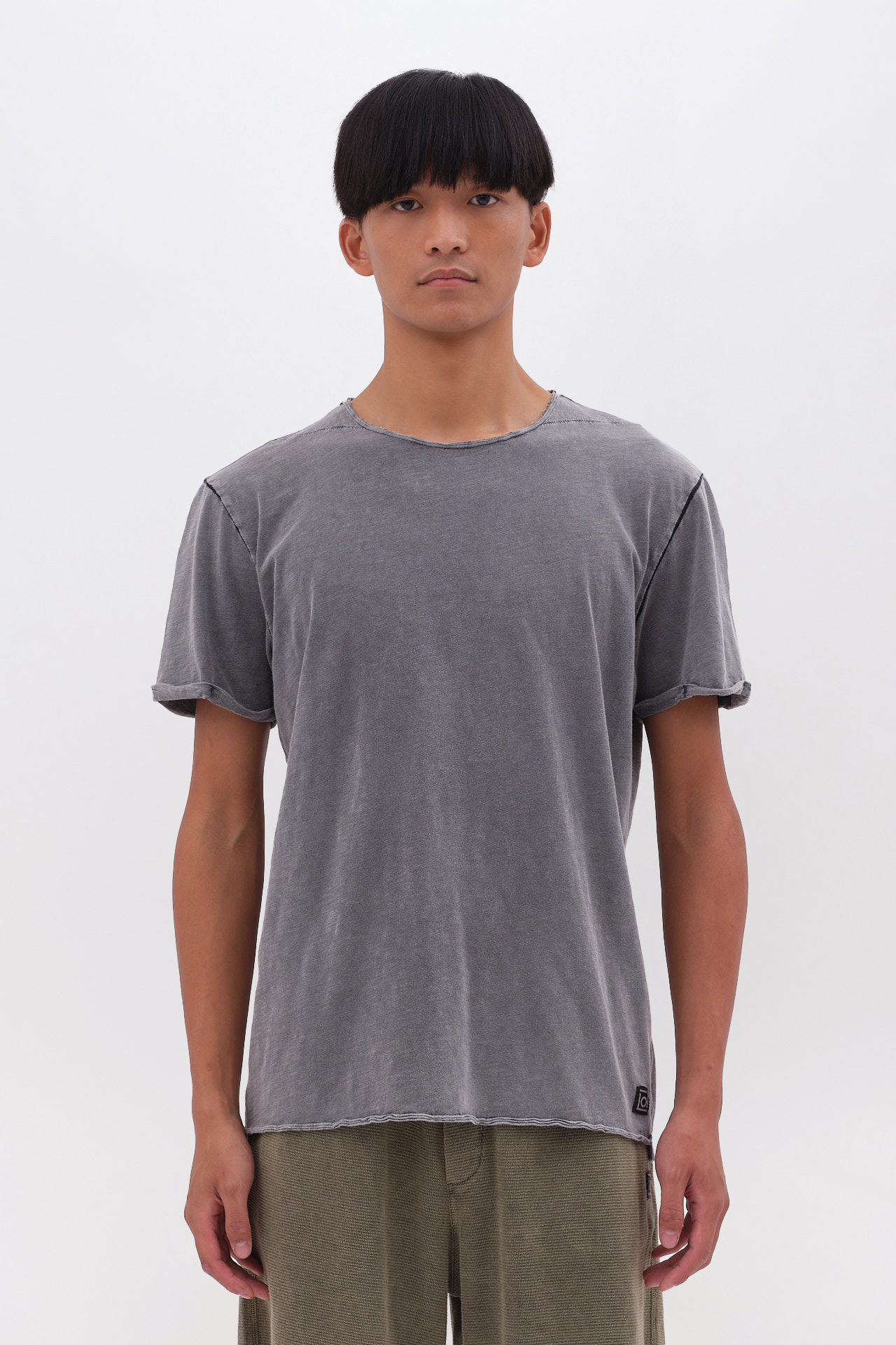 THE ROUNDNECK DETAILED T-SHIRT