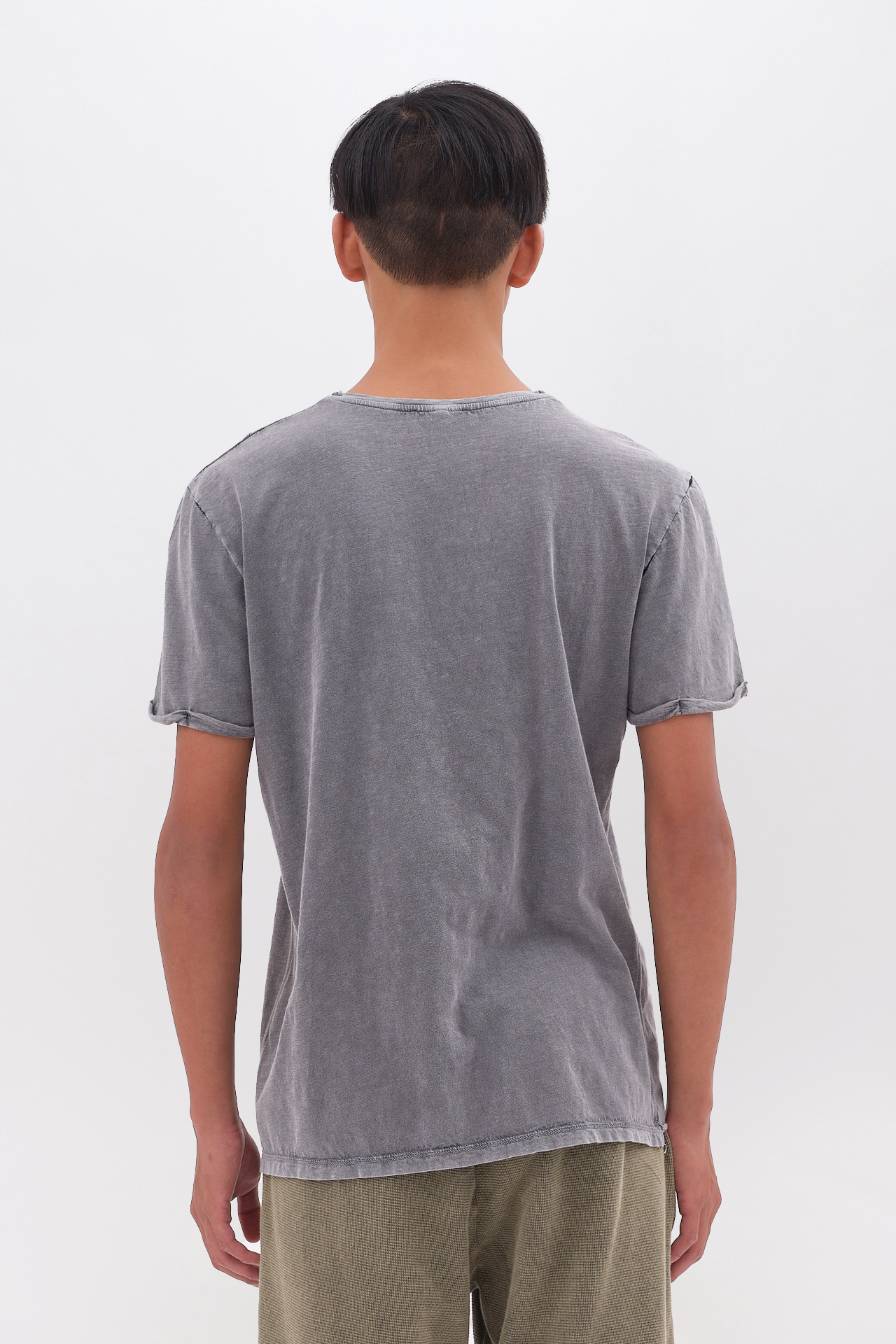 THE ROUNDNECK DETAILED T-SHIRT