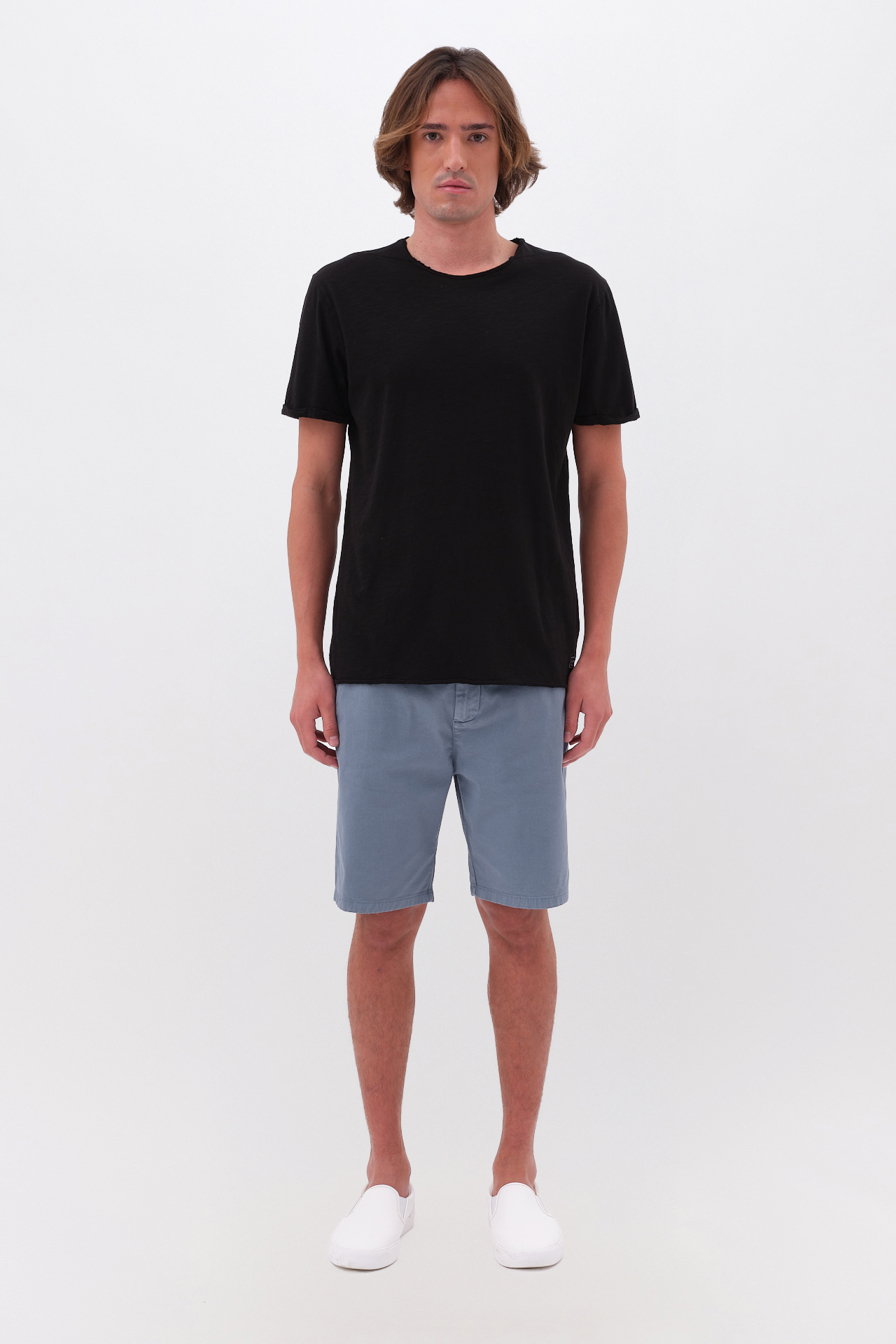 THE ROUNDNECK DETAILED T-SHIRT