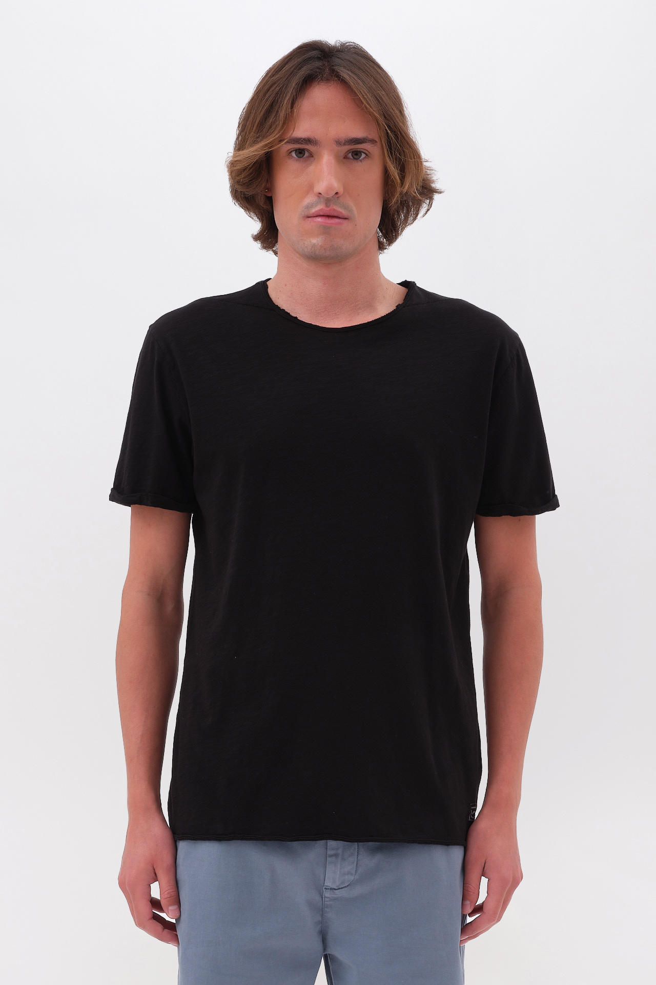 THE ROUNDNECK DETAILED T-SHIRT