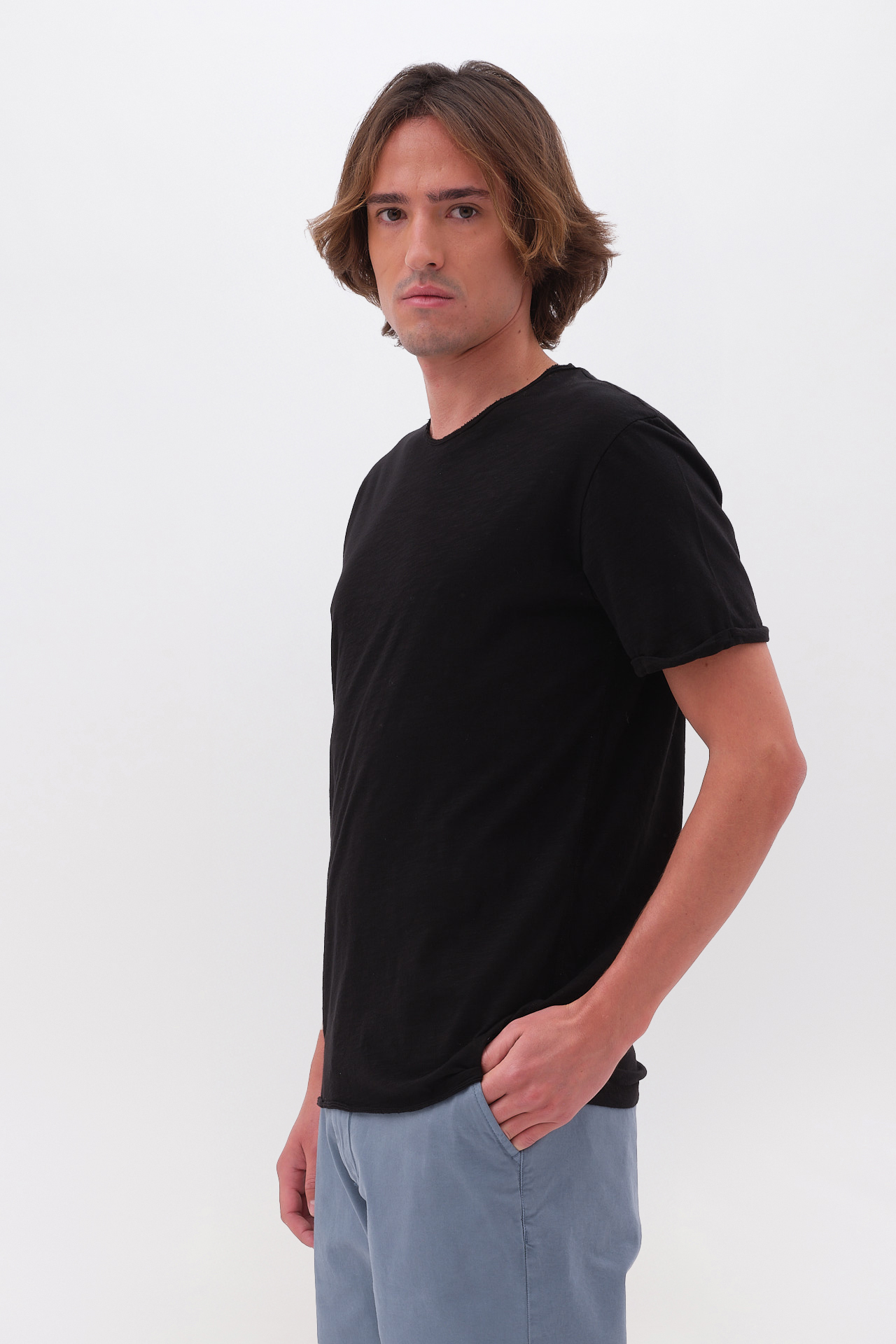 THE ROUNDNECK DETAILED T-SHIRT