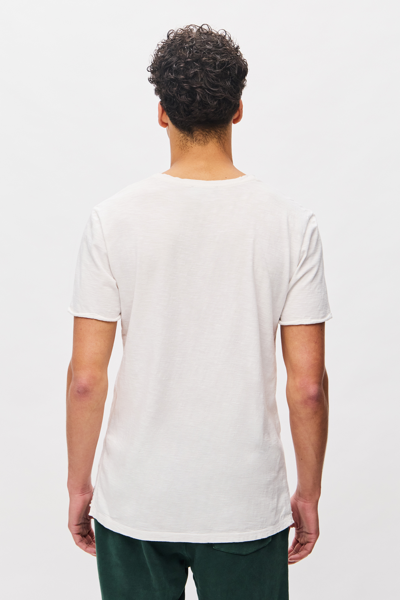 THE ROUNDNECK DETAILED T-SHIRT