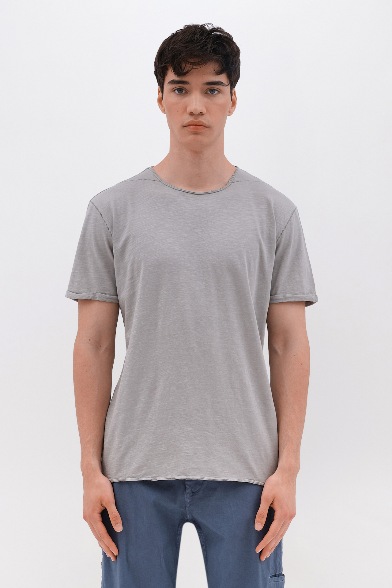 THE ROUNDNECK DETAILED T-SHIRT