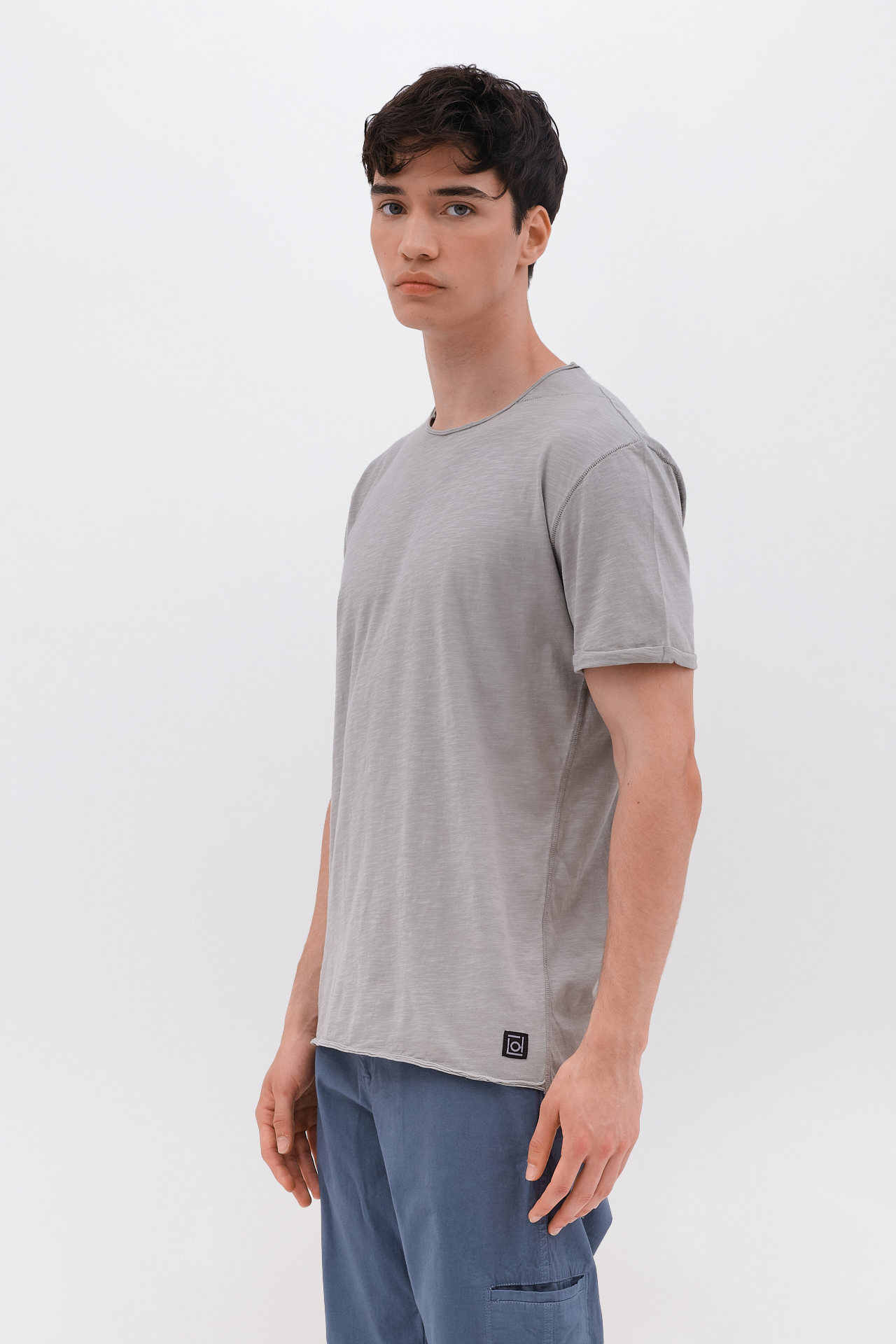 THE ROUNDNECK DETAILED T-SHIRT