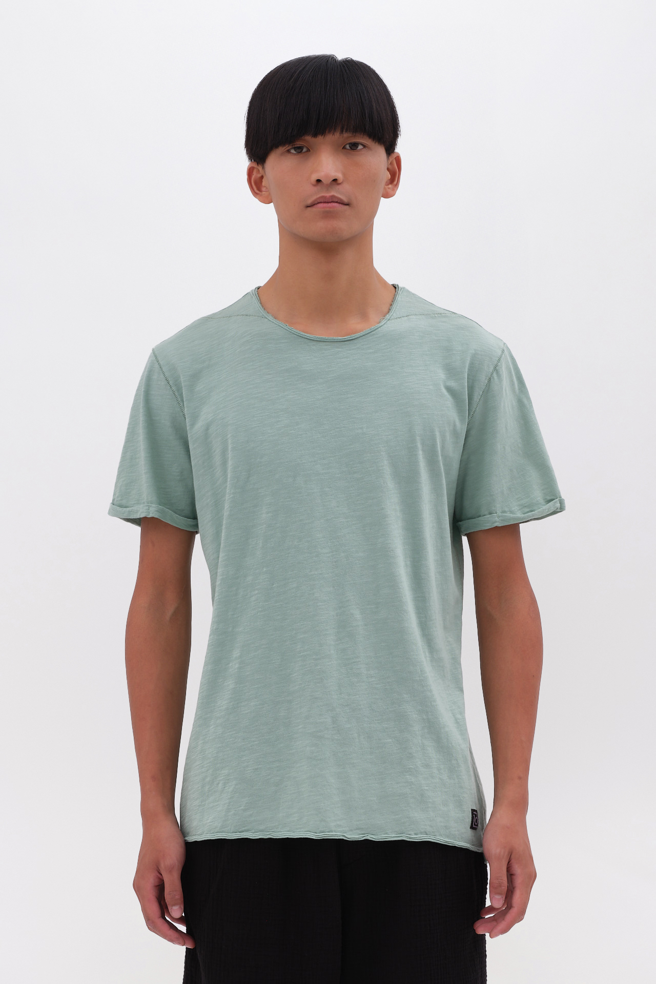 THE ROUNDNECK DETAILED T-SHIRT