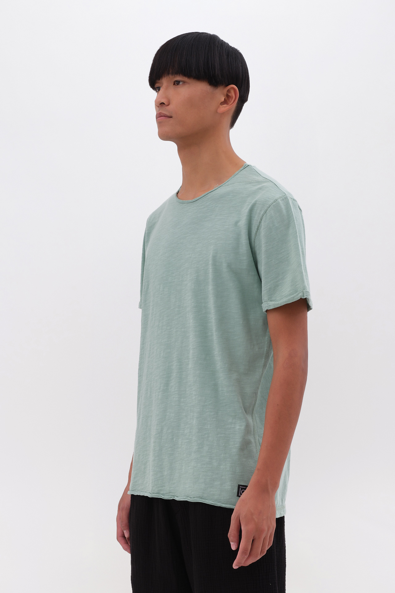 THE ROUNDNECK DETAILED T-SHIRT