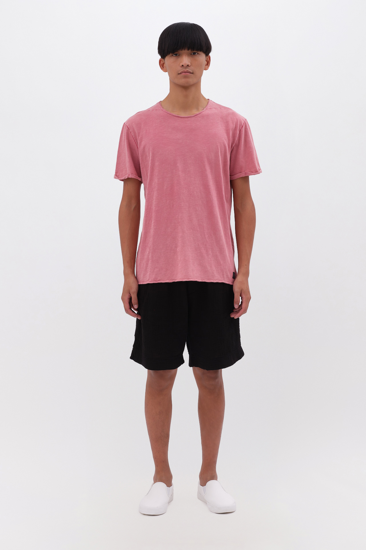 THE ROUNDNECK DETAILED T-SHIRT