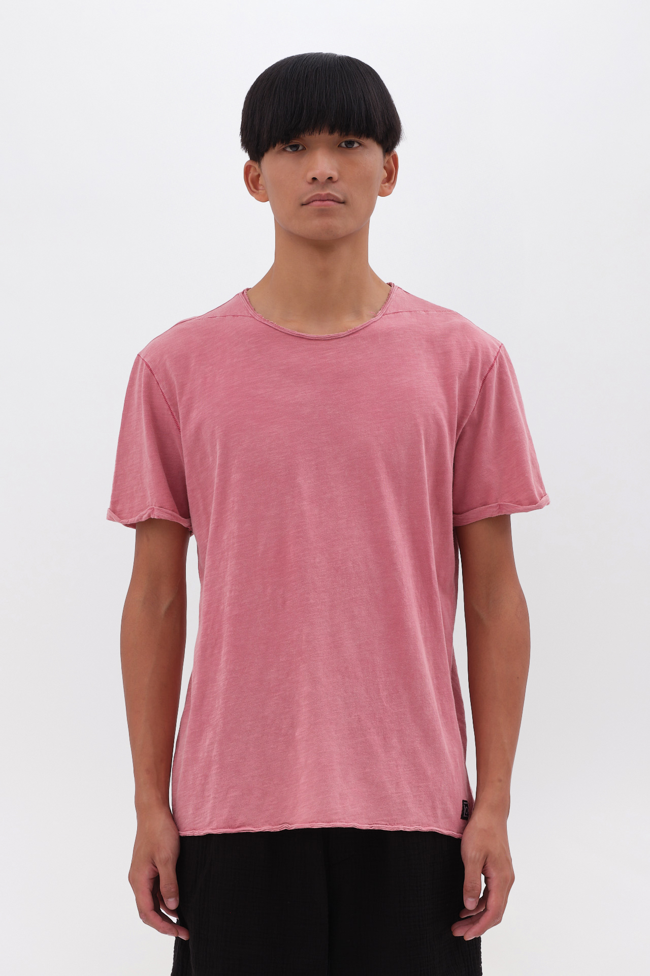 THE ROUNDNECK DETAILED T-SHIRT