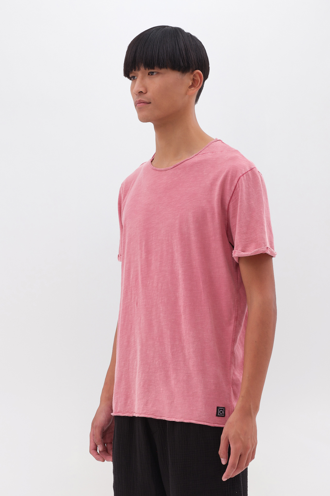 THE ROUNDNECK DETAILED T-SHIRT