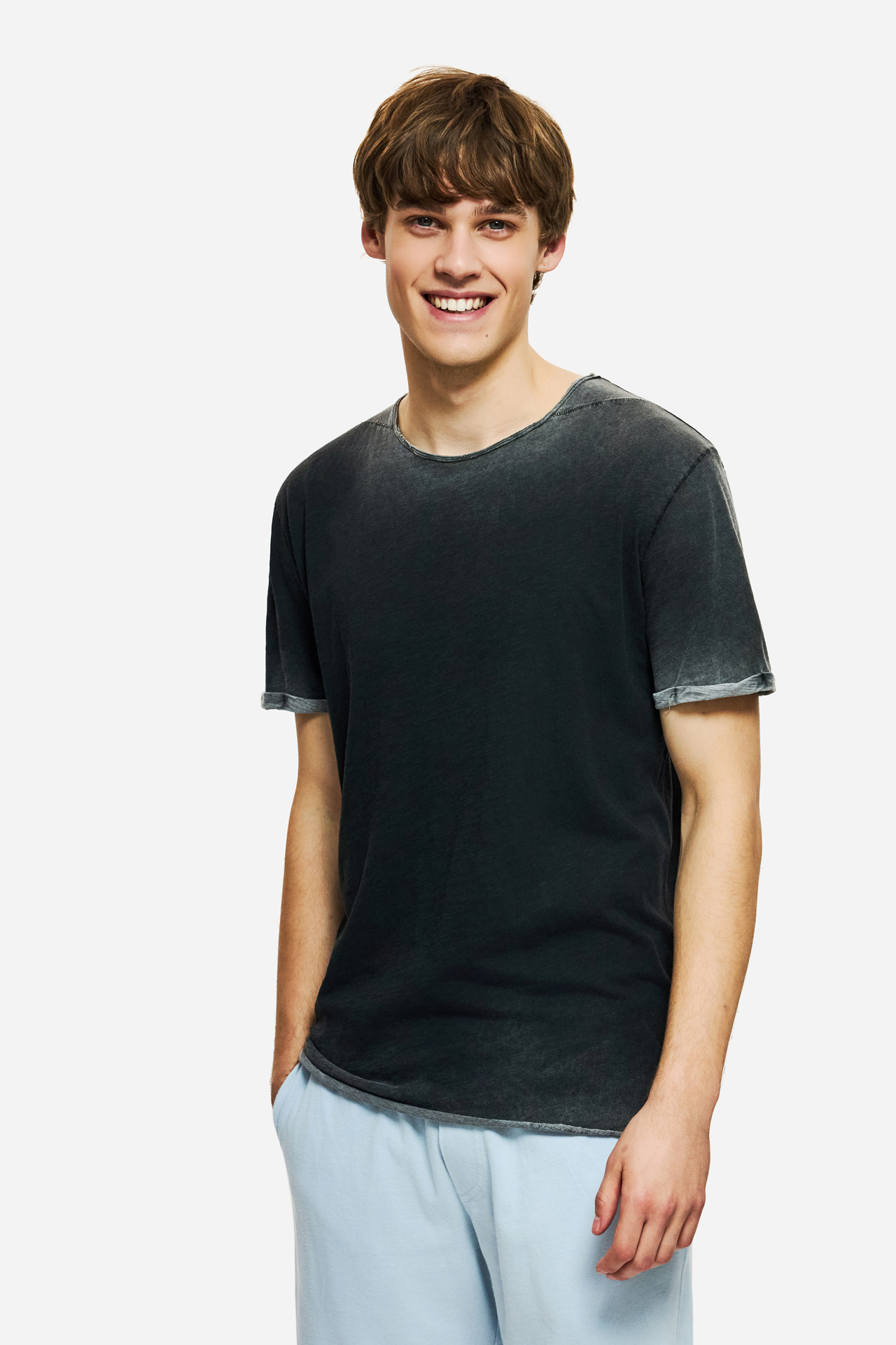 THE ROUNDNECK DETAILED T-SHIRT