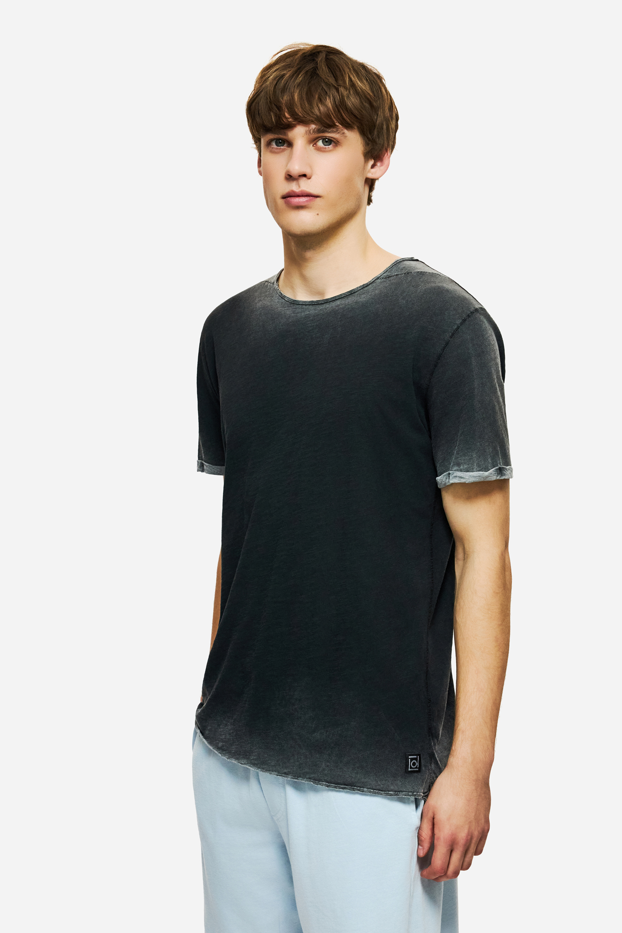 THE ROUNDNECK DETAILED T-SHIRT
