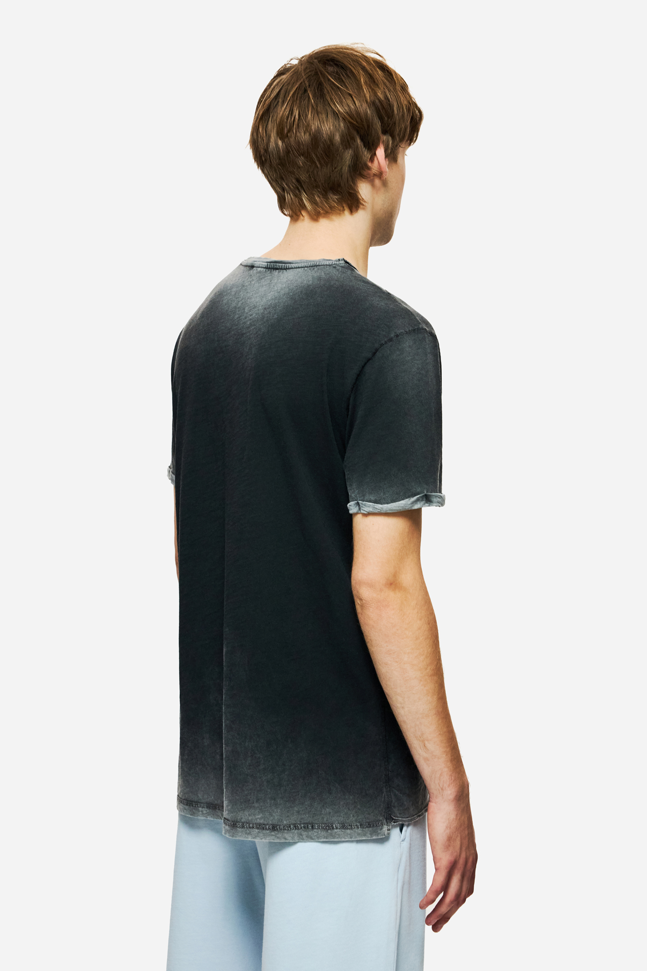 THE ROUNDNECK DETAILED T-SHIRT