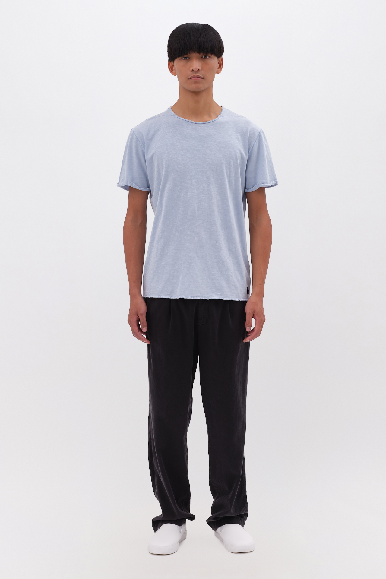 THE ROUNDNECK DETAILED T-SHIRT