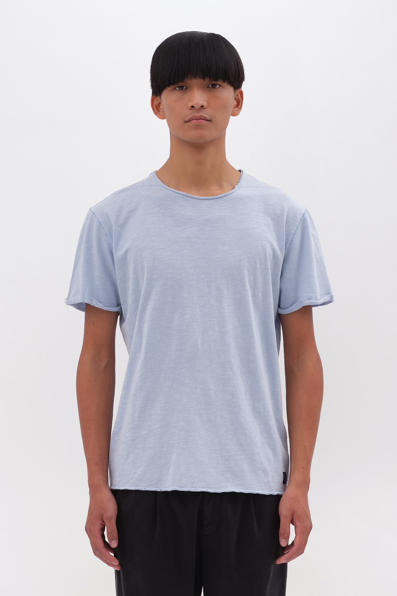 THE ROUNDNECK DETAILED T-SHIRT